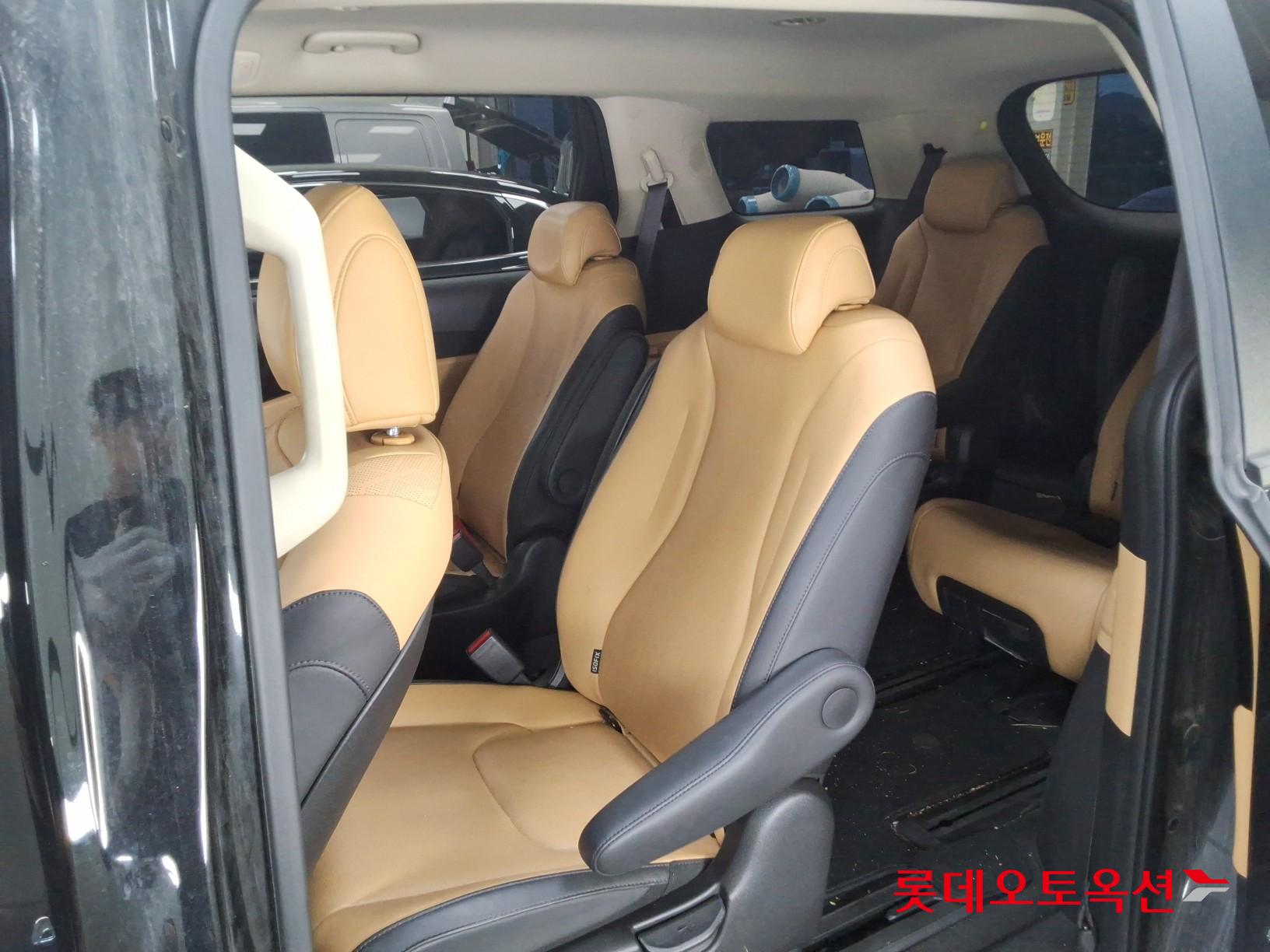 2023 - kia carnival