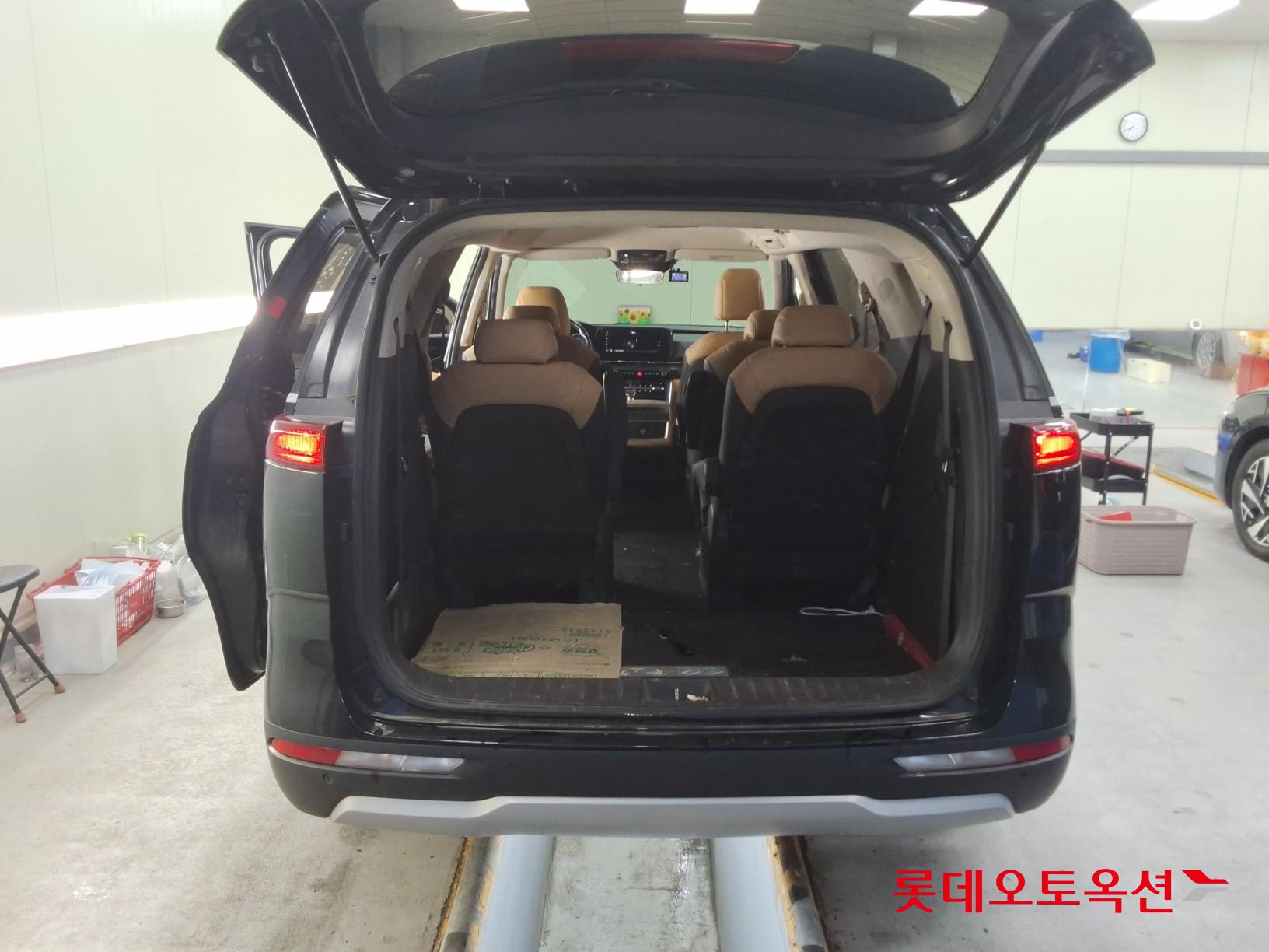 2023 - kia carnival