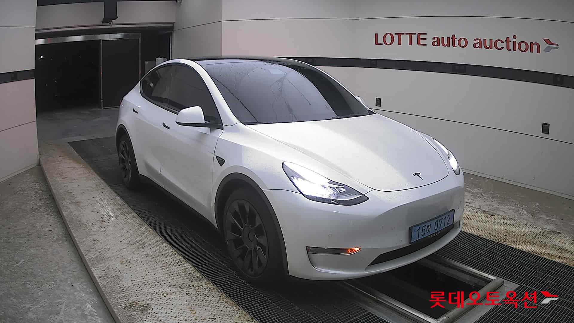 2022 - tesla model y