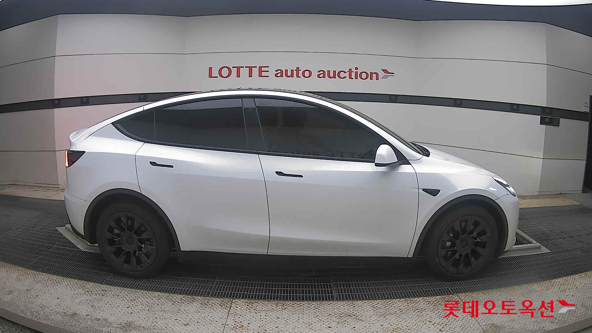2022 - tesla model y