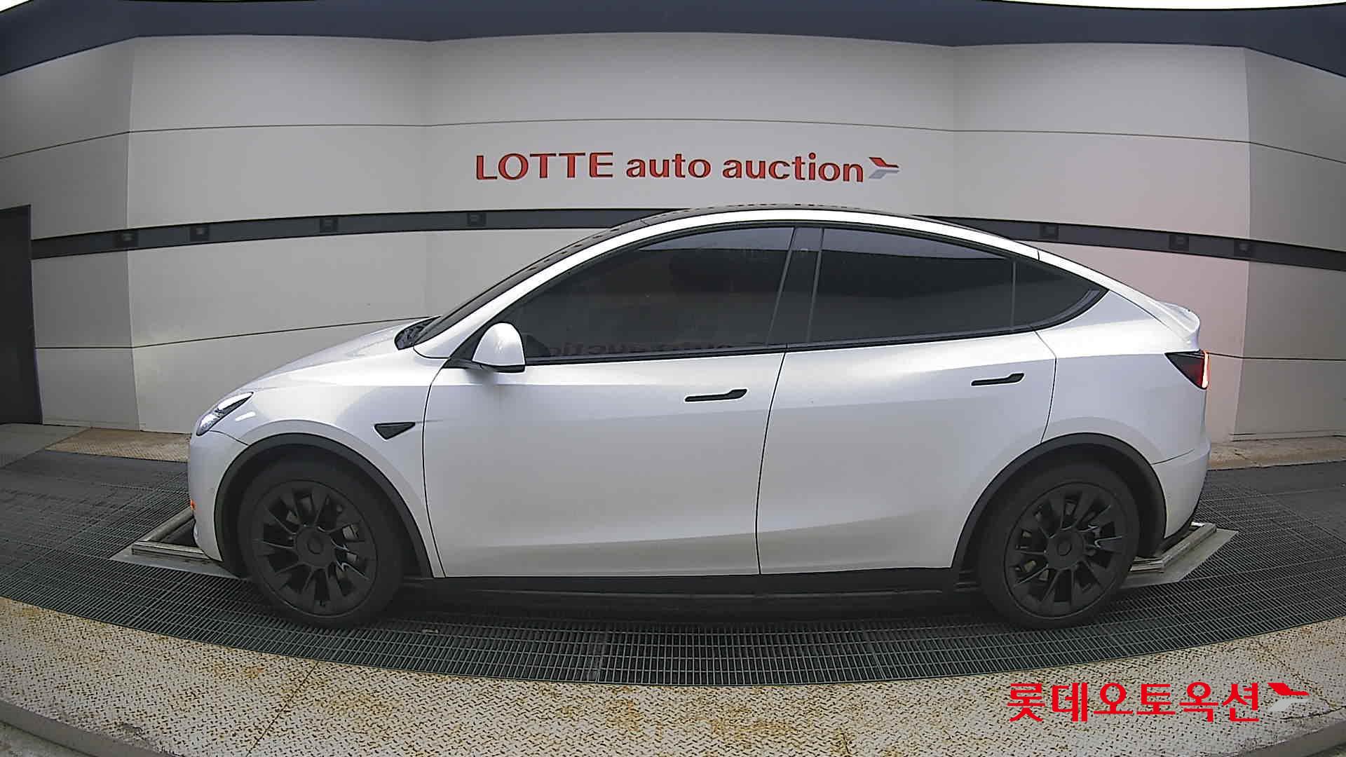 2022 - tesla model y