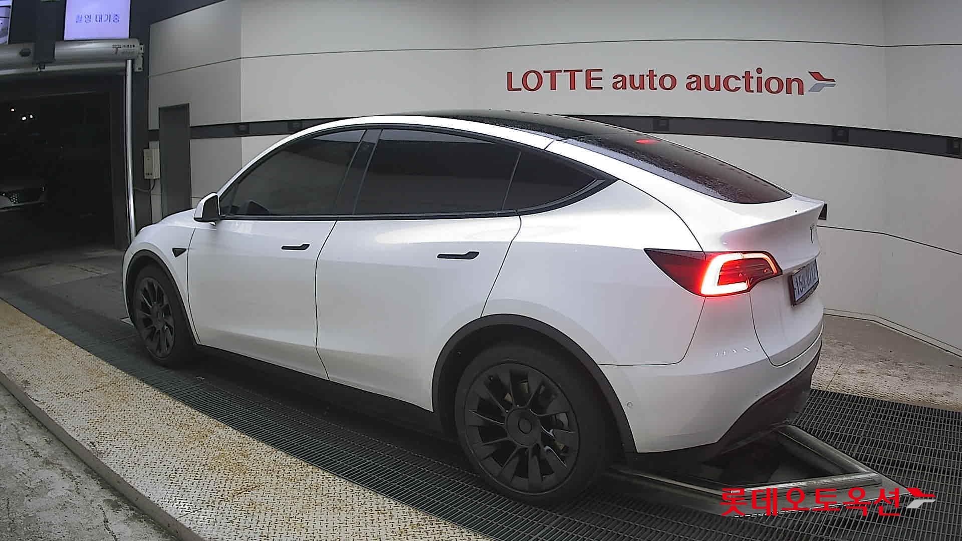 2022 - tesla model y