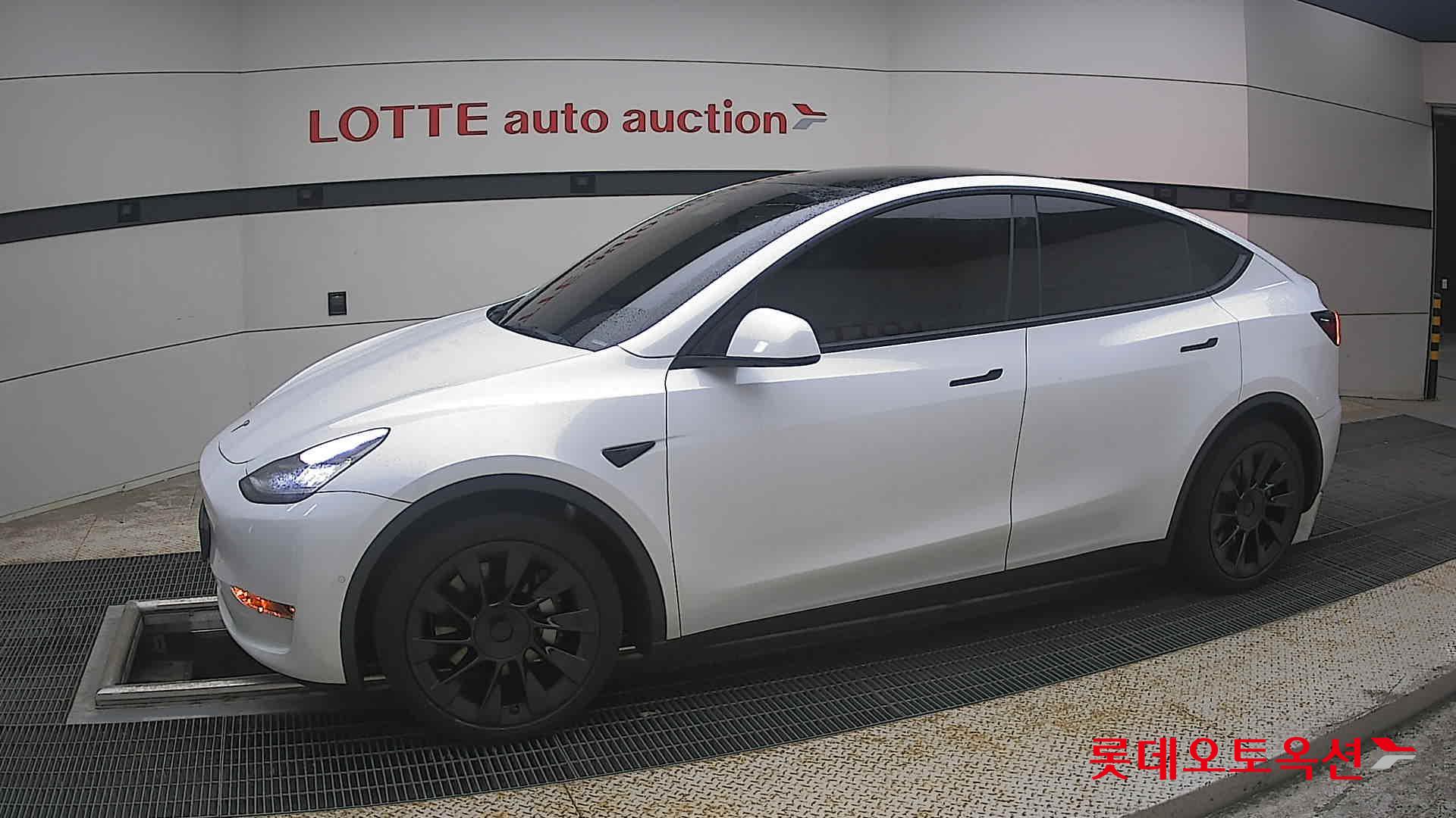 2022 - tesla model y