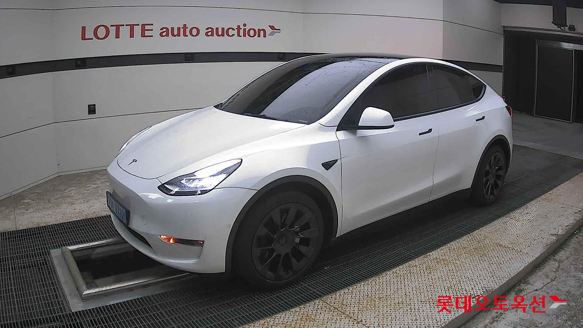 2022 - tesla model y