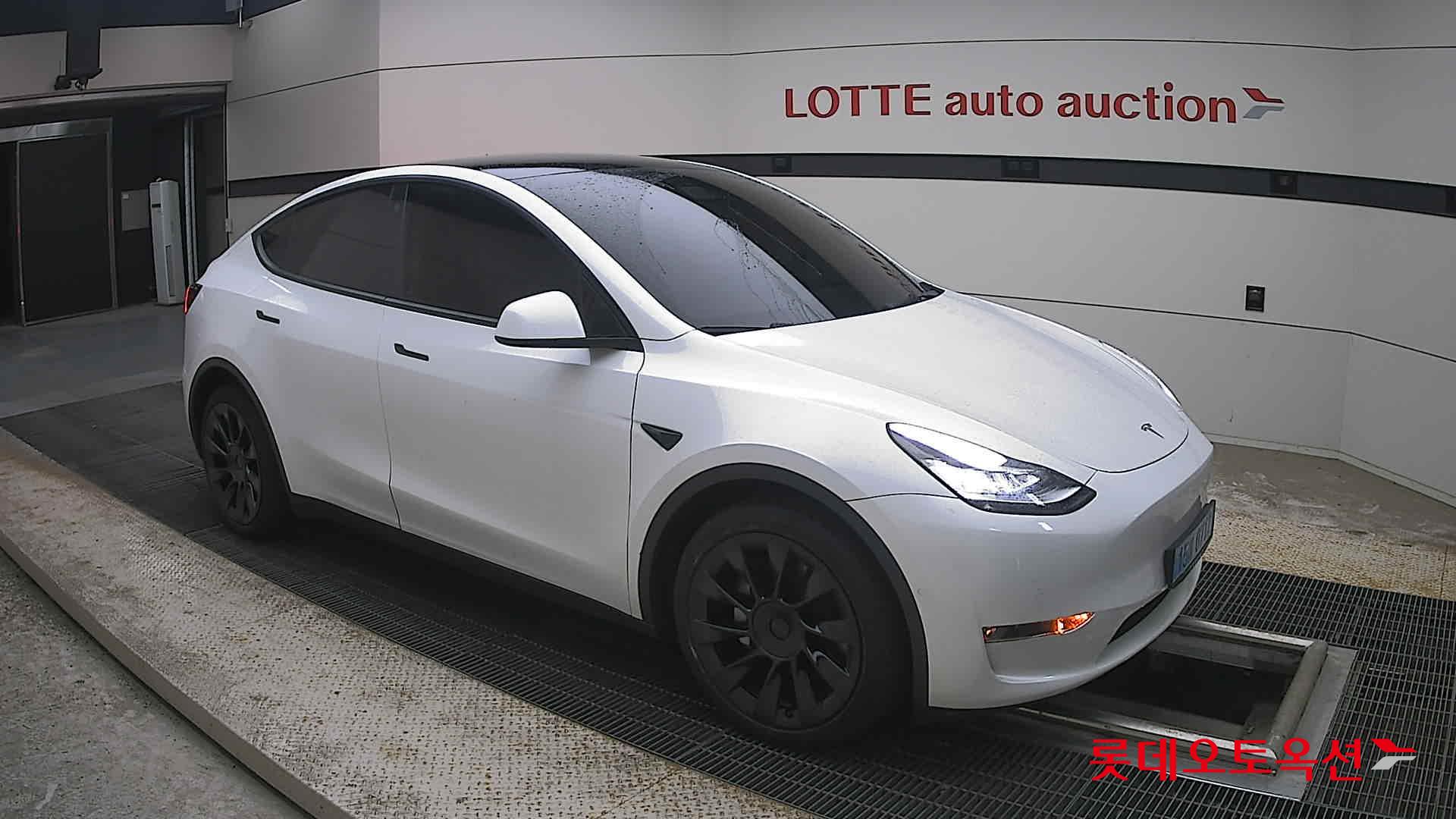 2022 - tesla model y