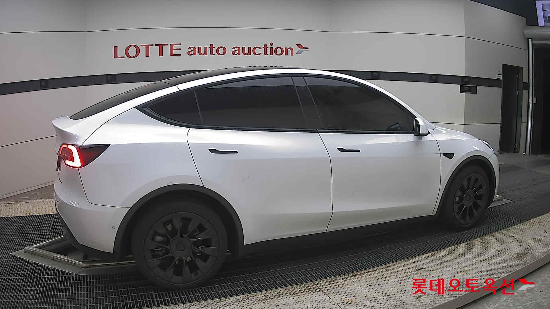 2022 - tesla model y