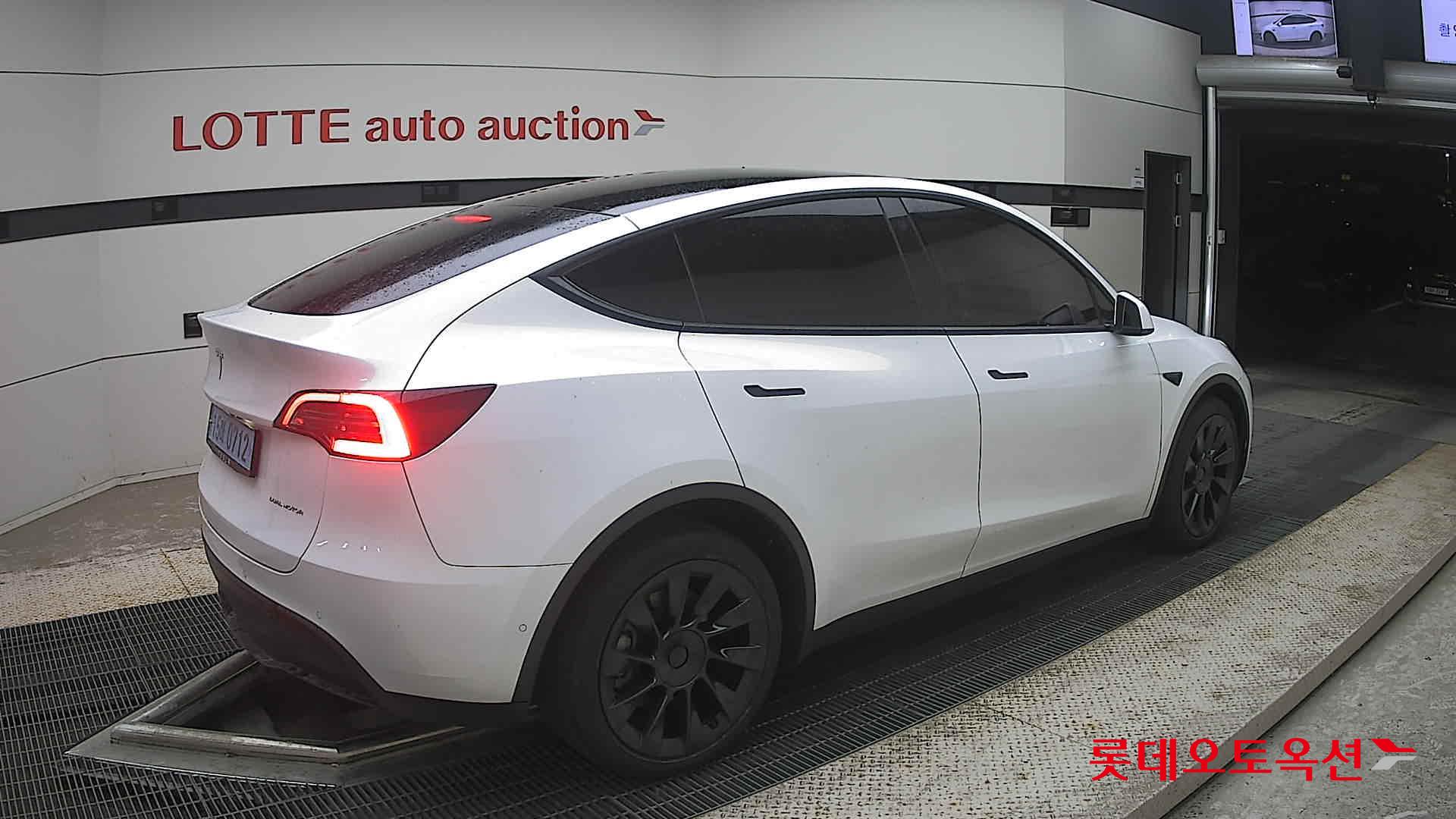 2022 - tesla model y
