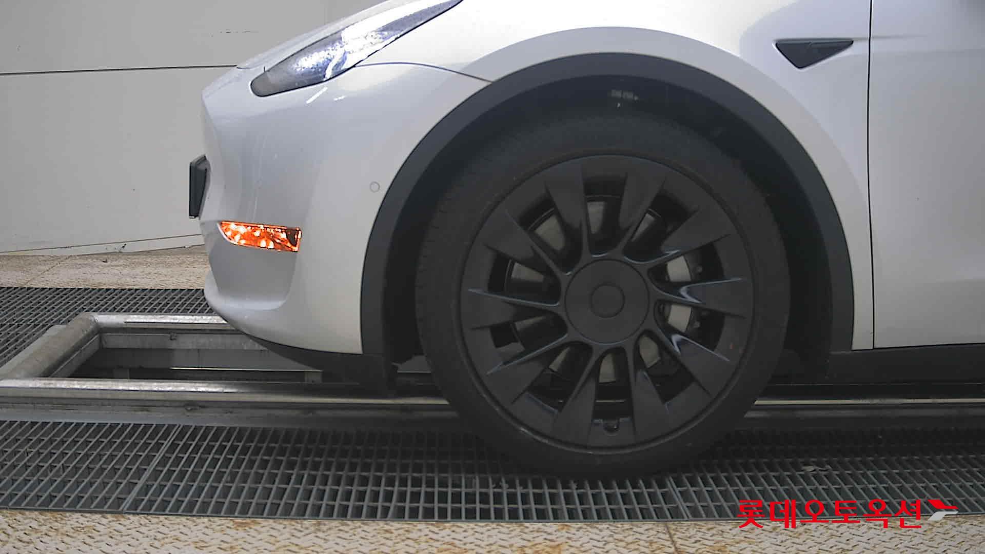 2022 - tesla model y