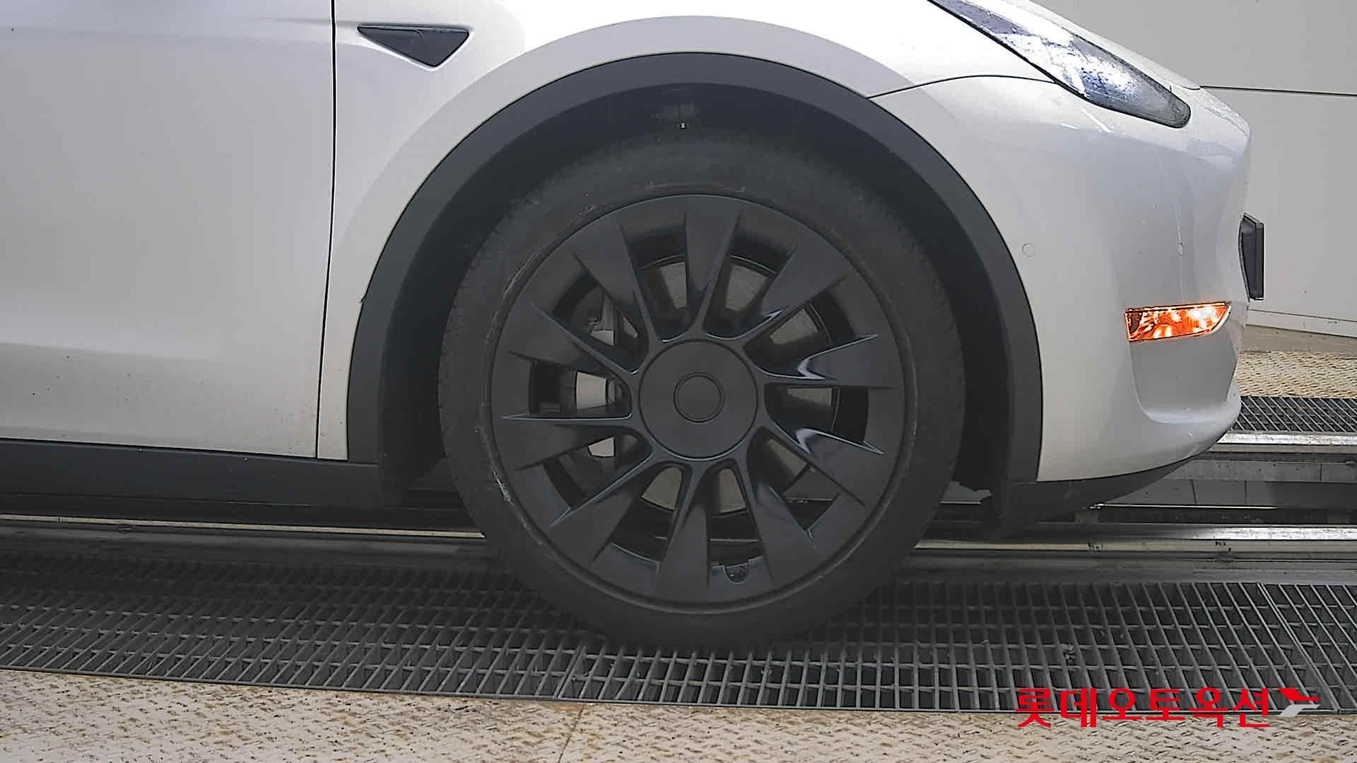 2022 - tesla model y