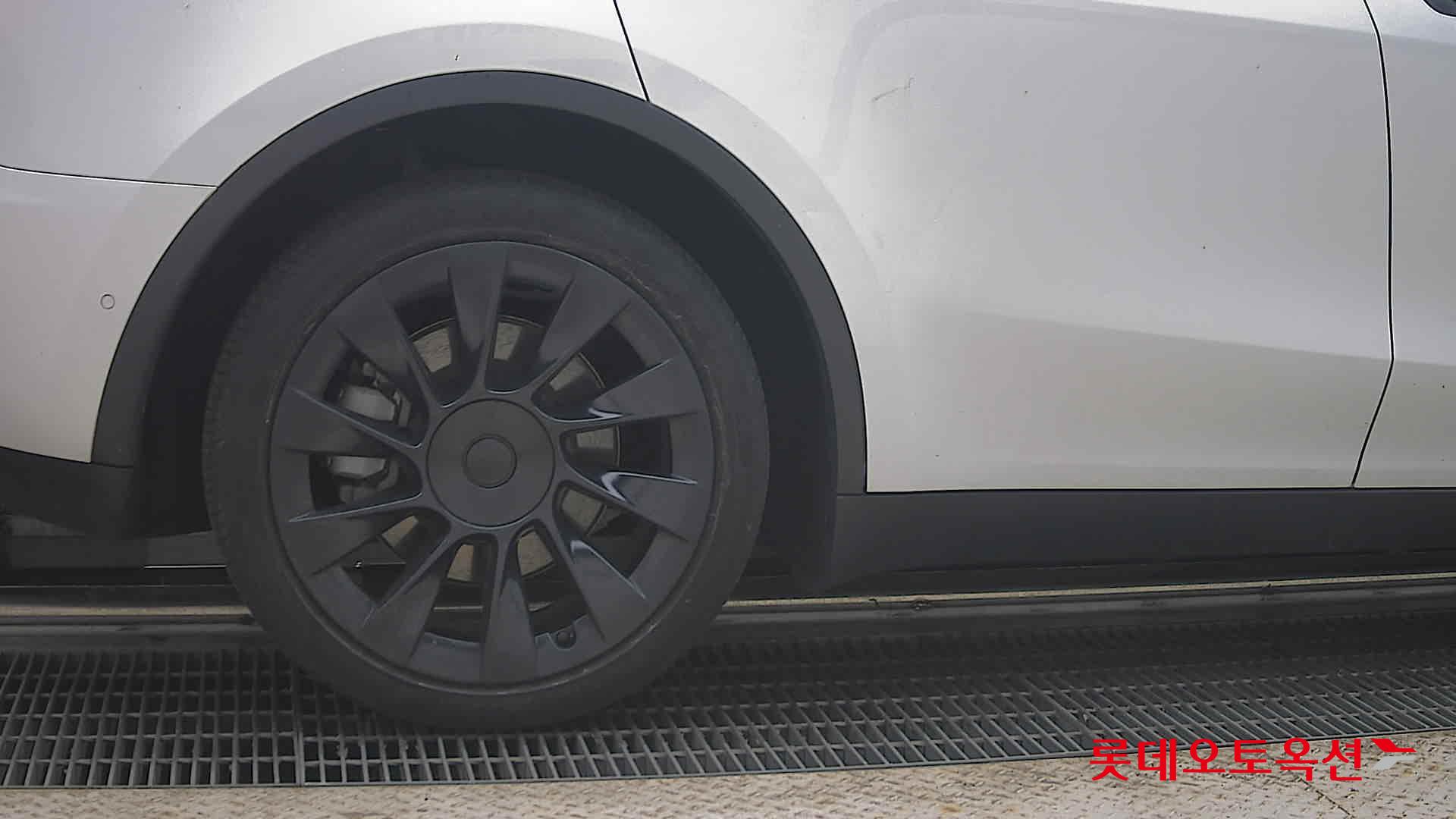 2022 - tesla model y