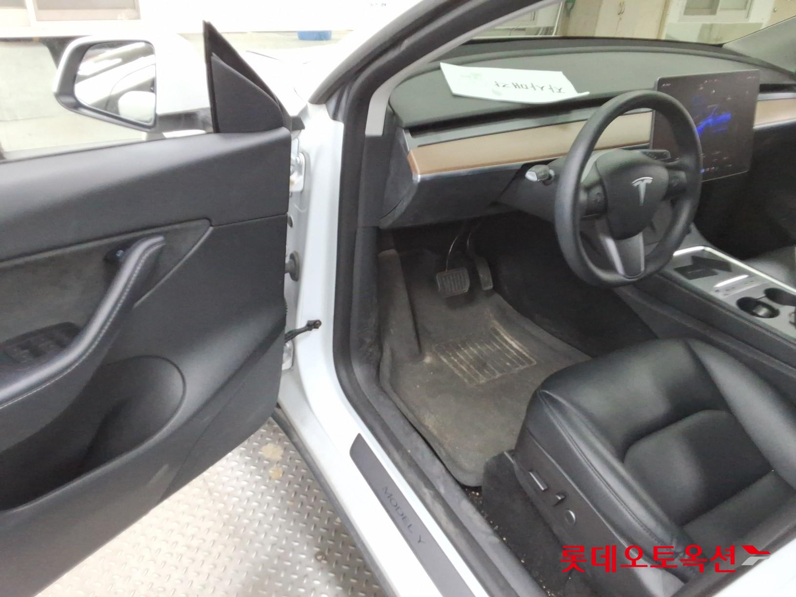 2022 - tesla model y