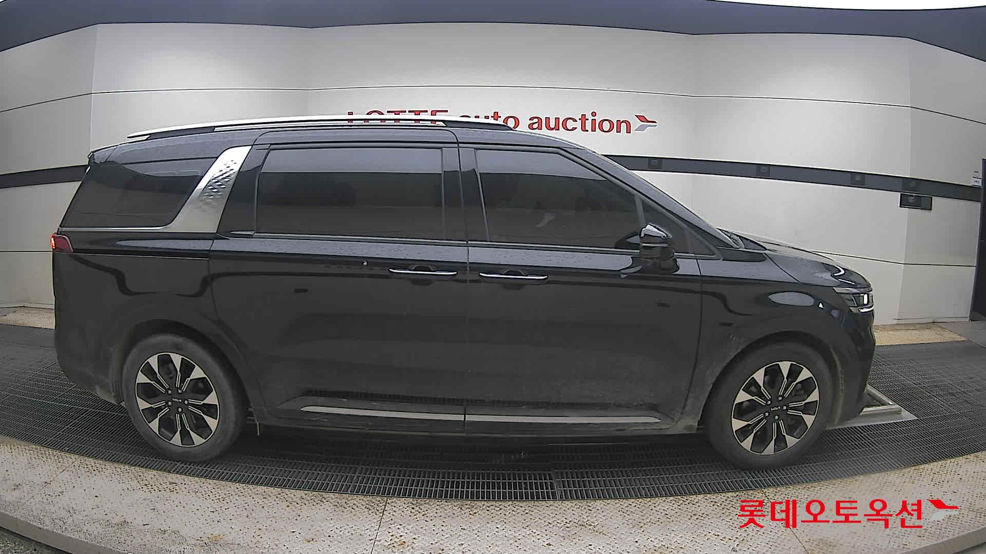 2022 - kia carnival