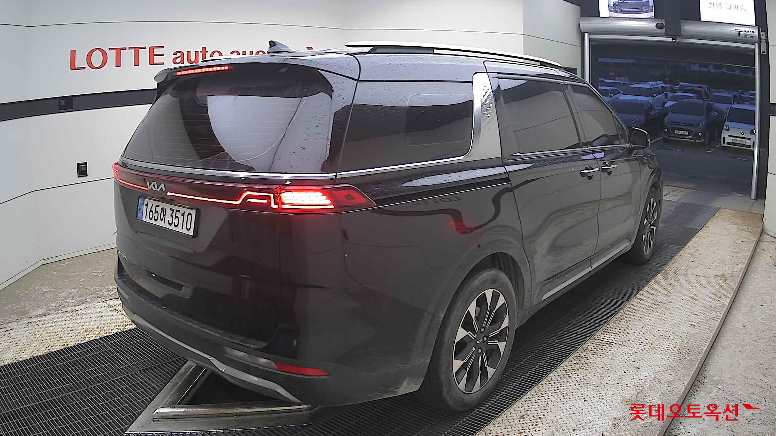 2022 - kia carnival