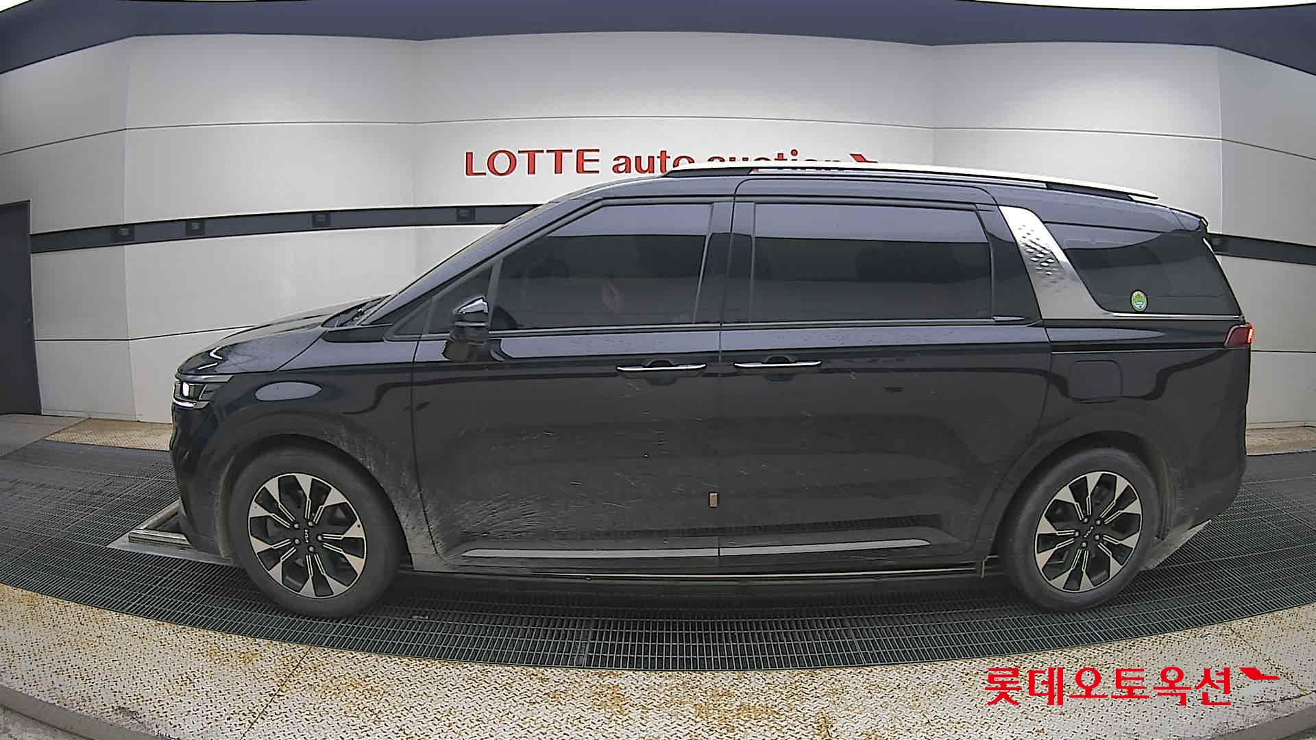 2022 - kia carnival