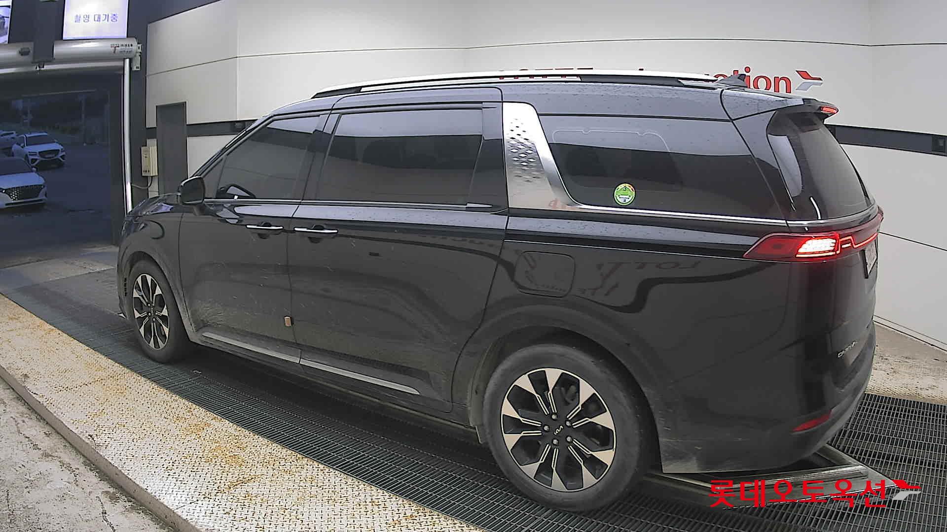 2022 - kia carnival