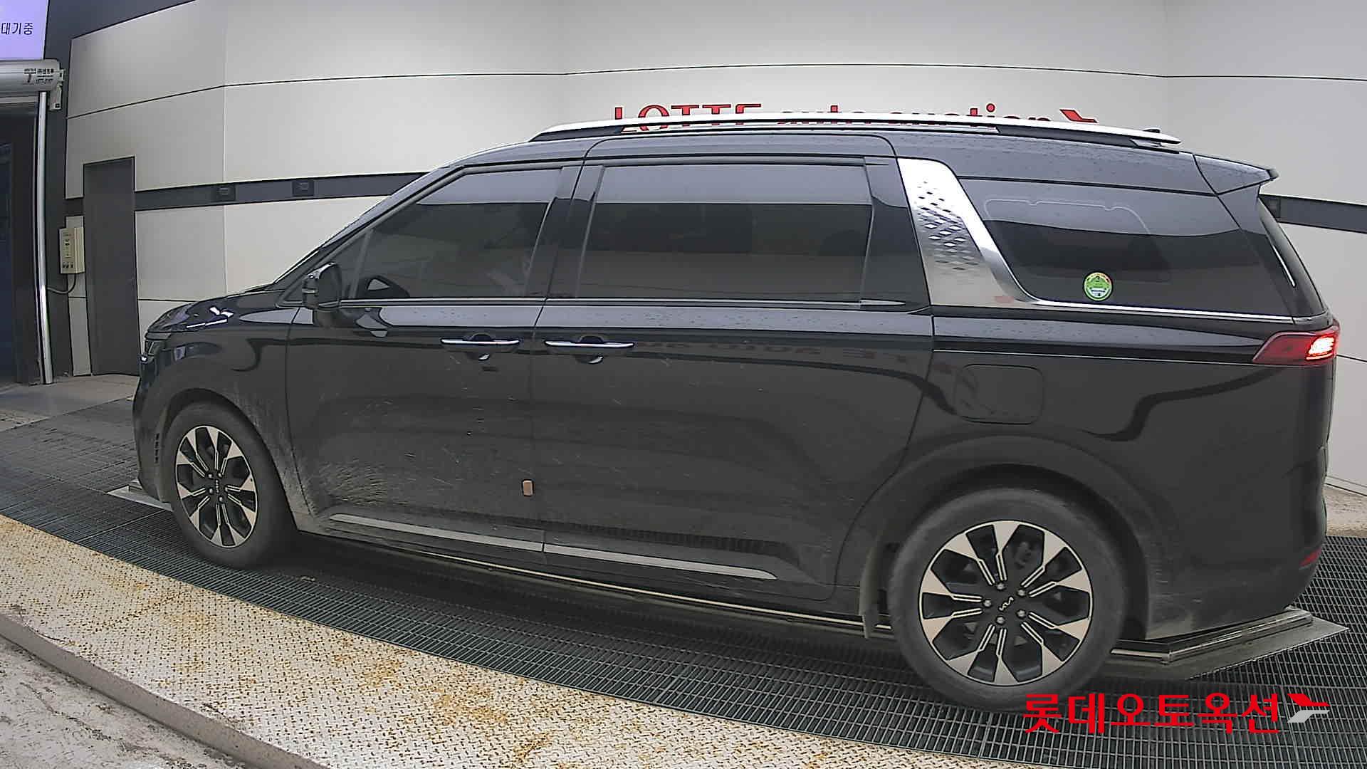 2022 - kia carnival