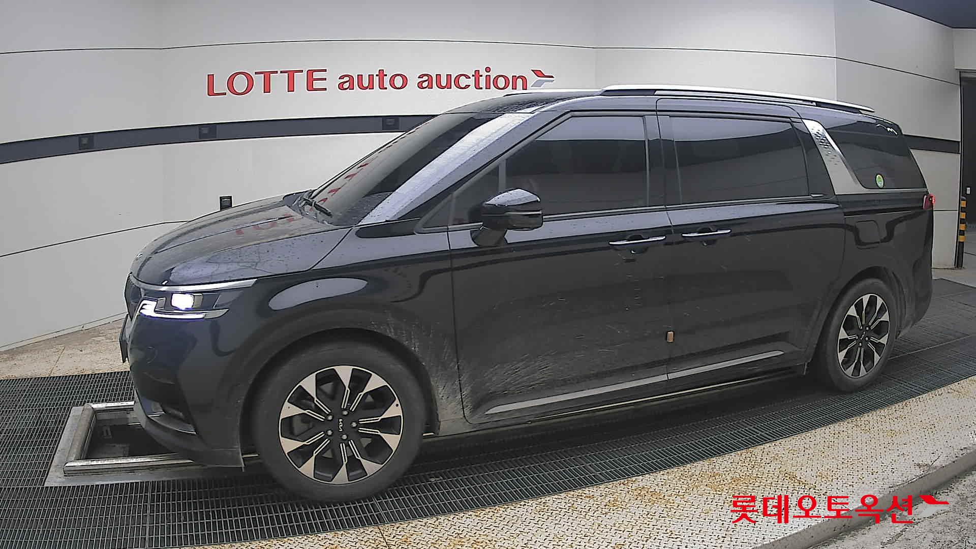 2022 - kia carnival