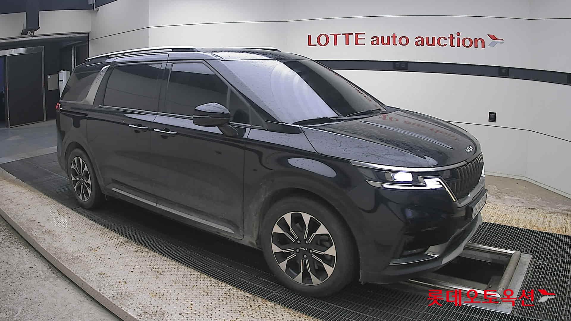 2022 - kia carnival