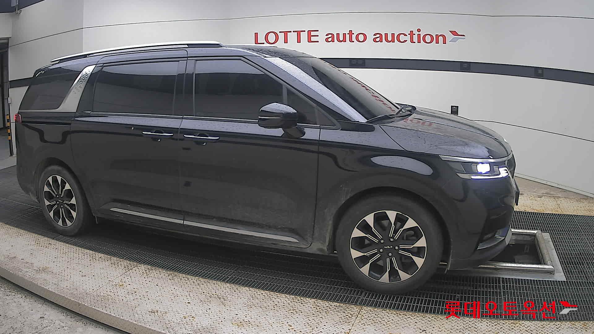 2022 - kia carnival