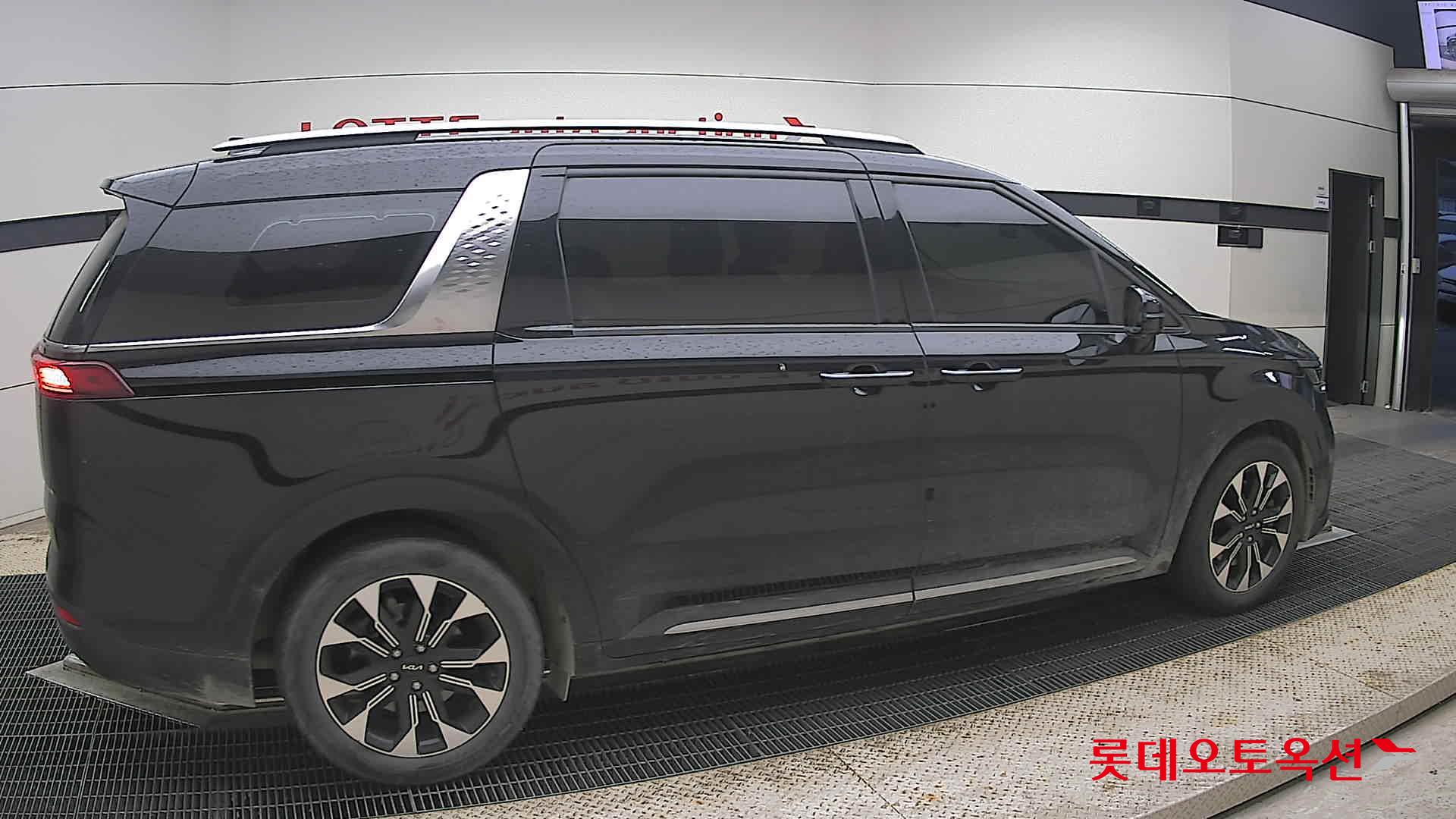 2022 - kia carnival