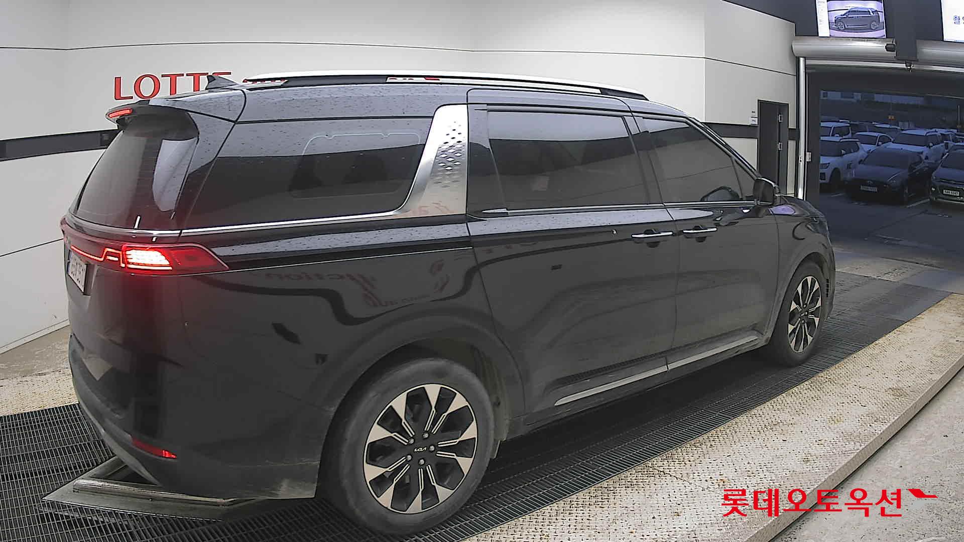 2022 - kia carnival