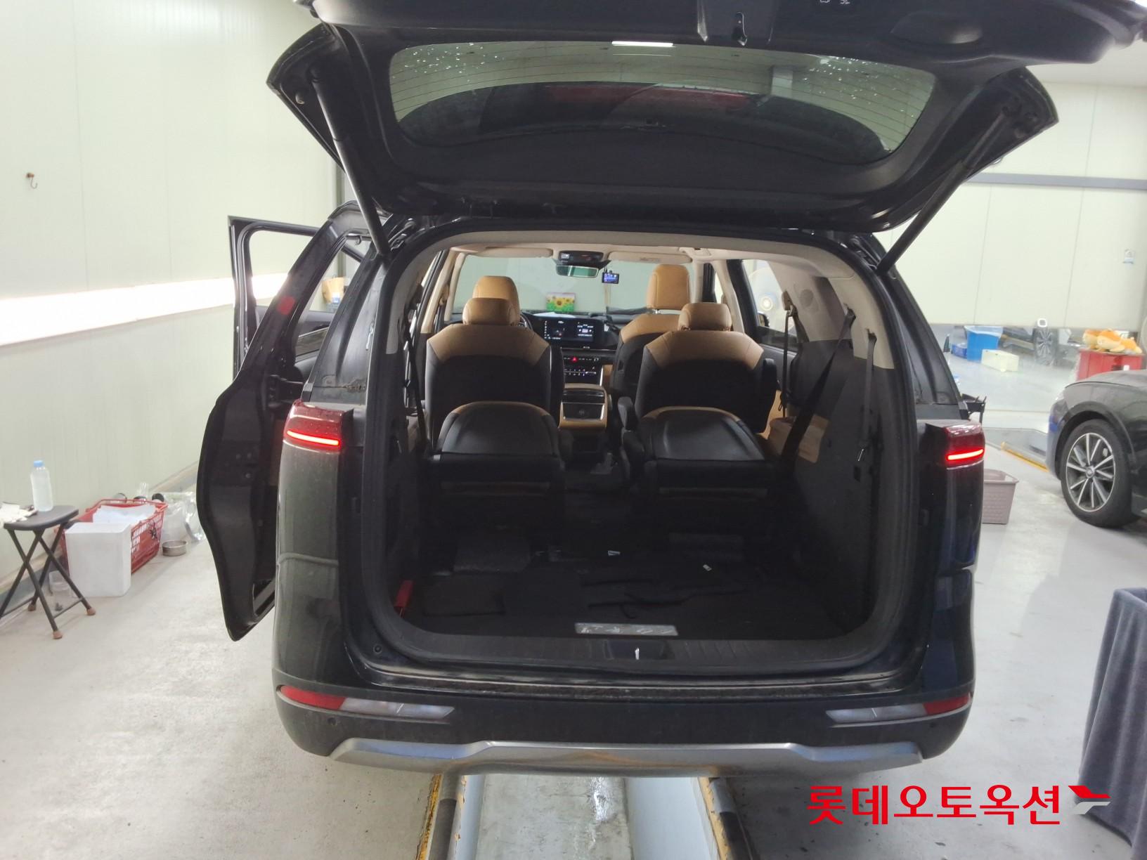 2022 - kia carnival