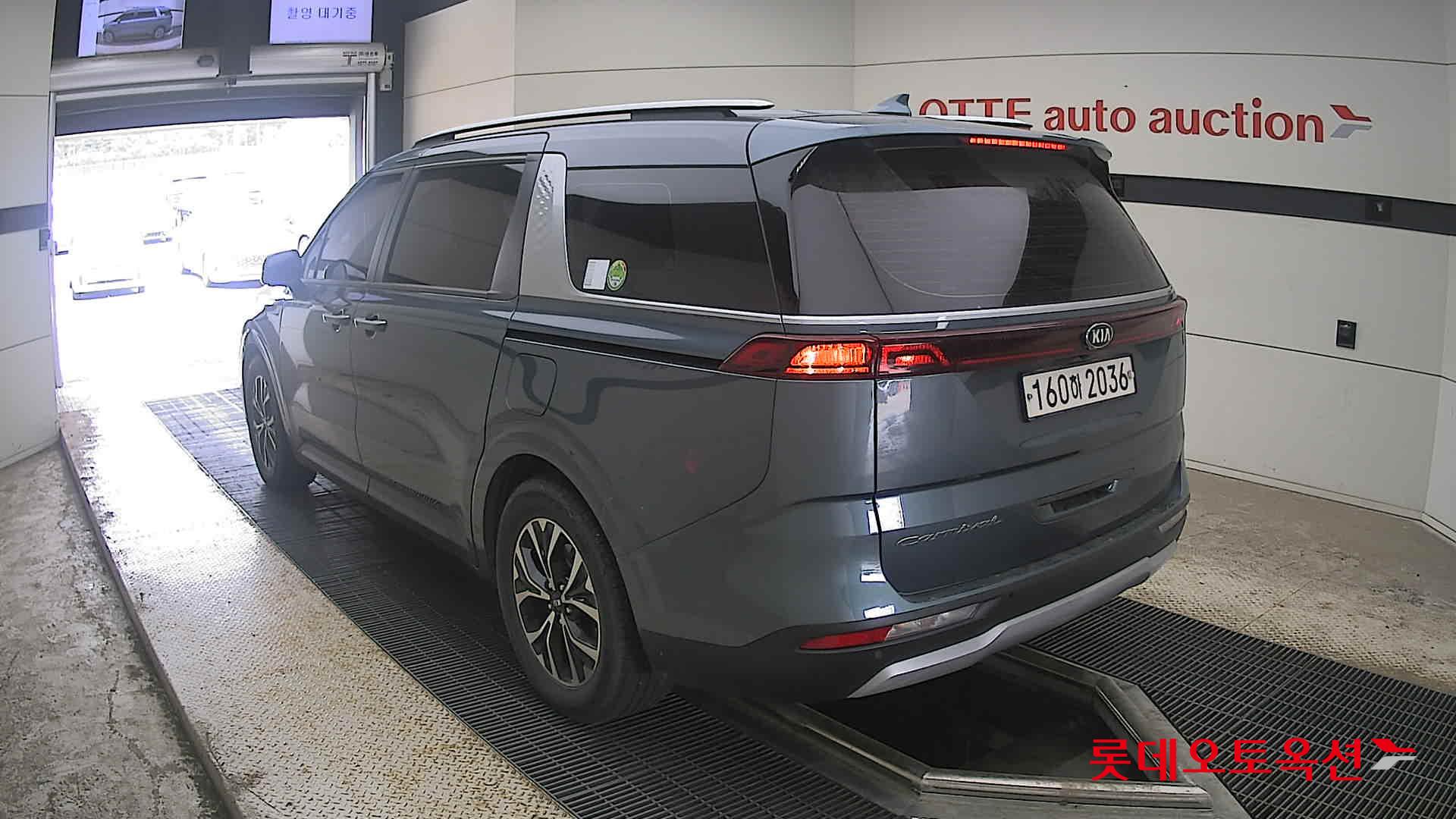 2021 - kia carnival
