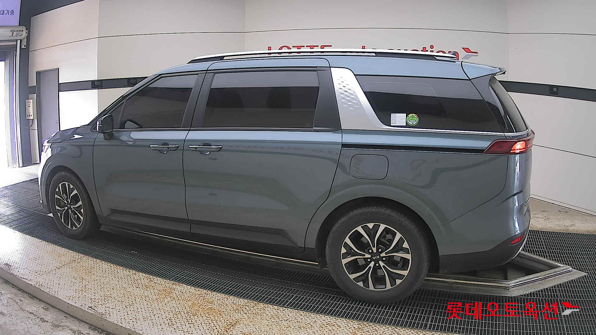 2021 - kia carnival