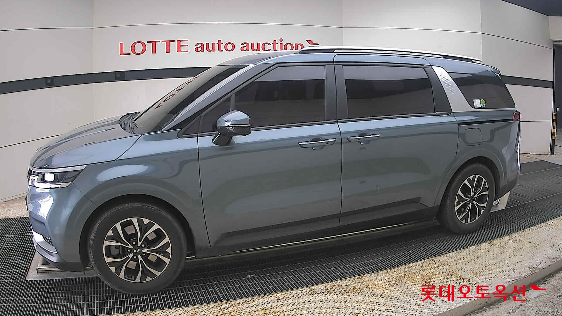 2021 - kia carnival