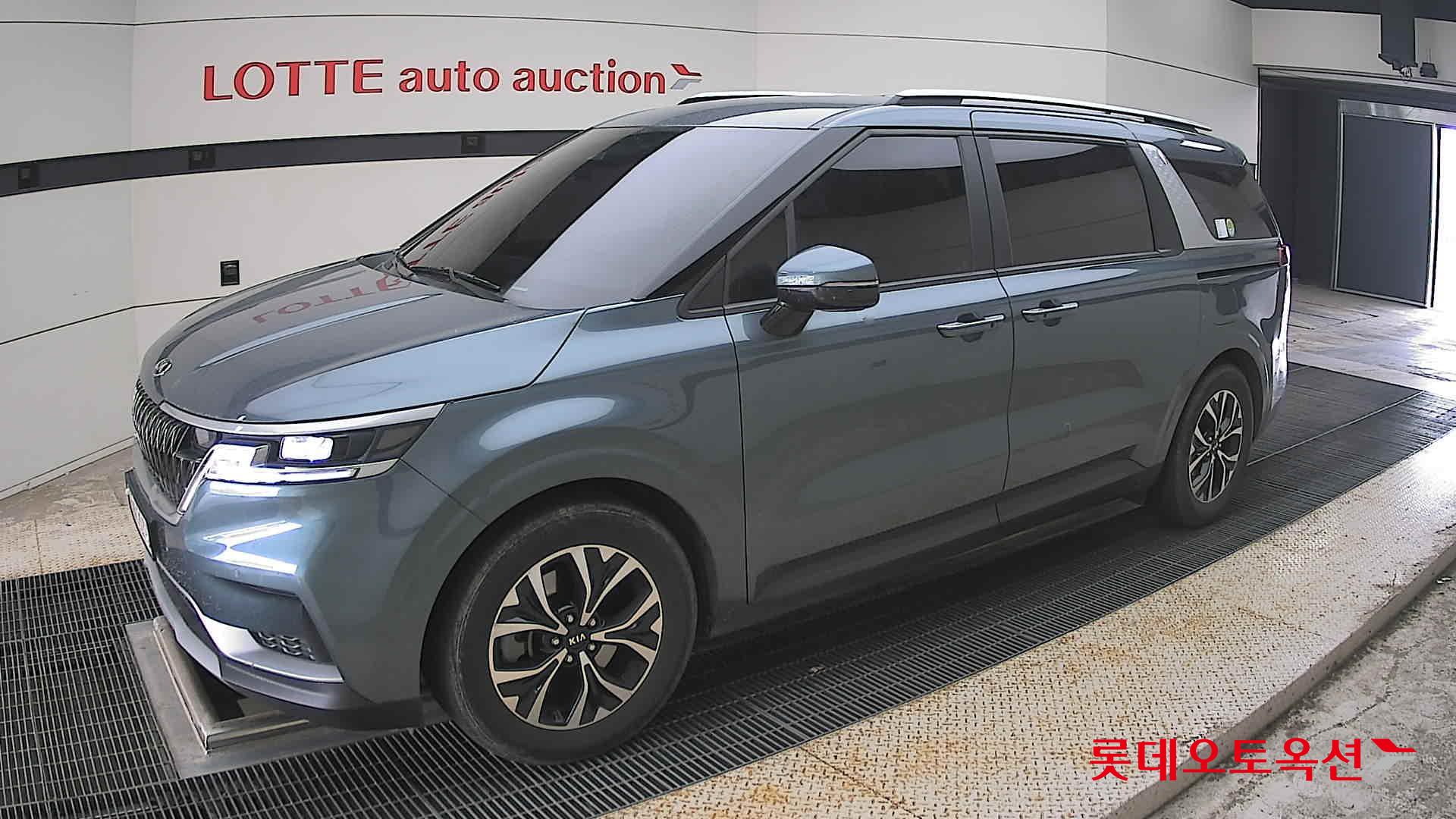 2021 - kia carnival