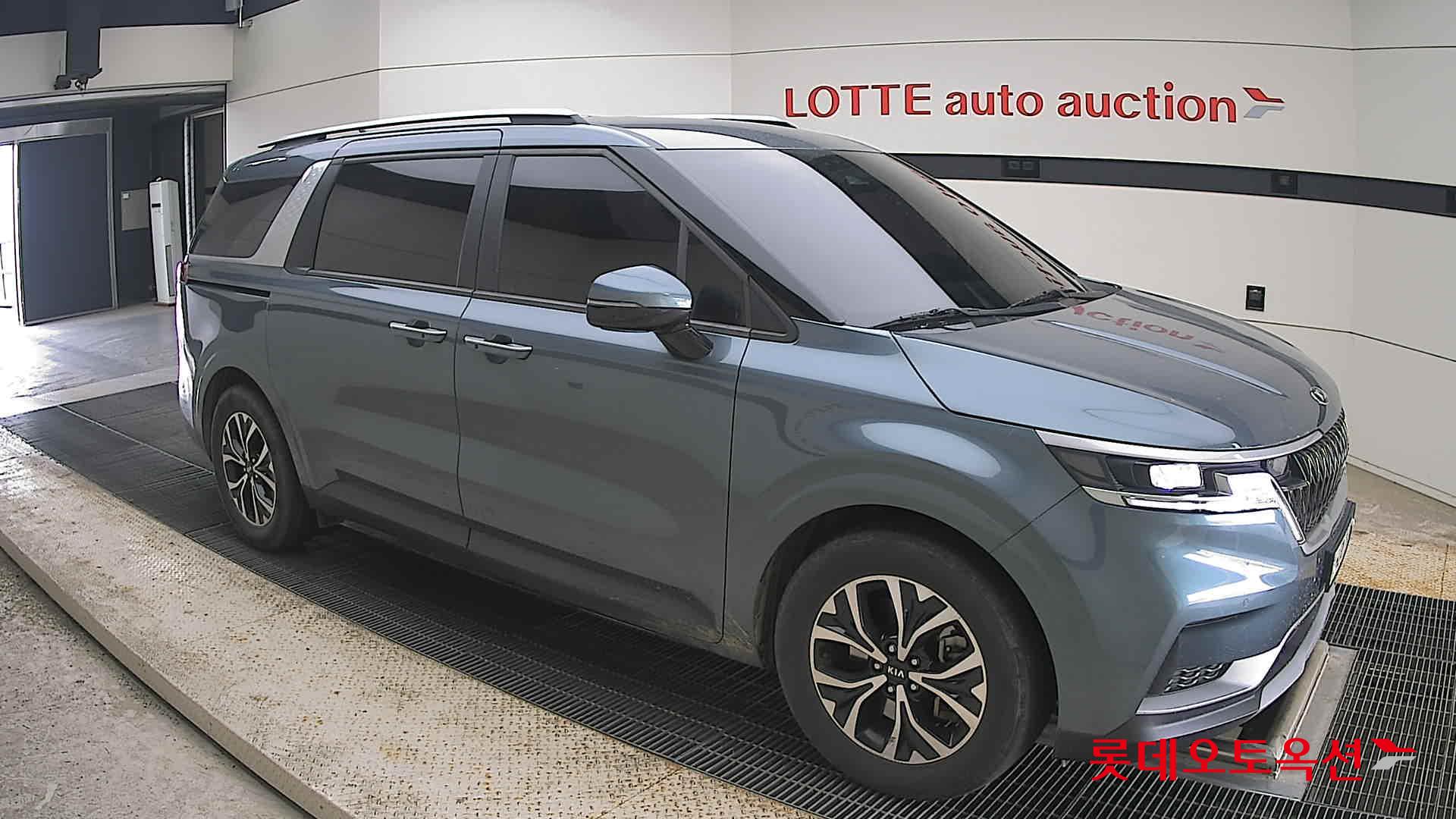 2021 - kia carnival