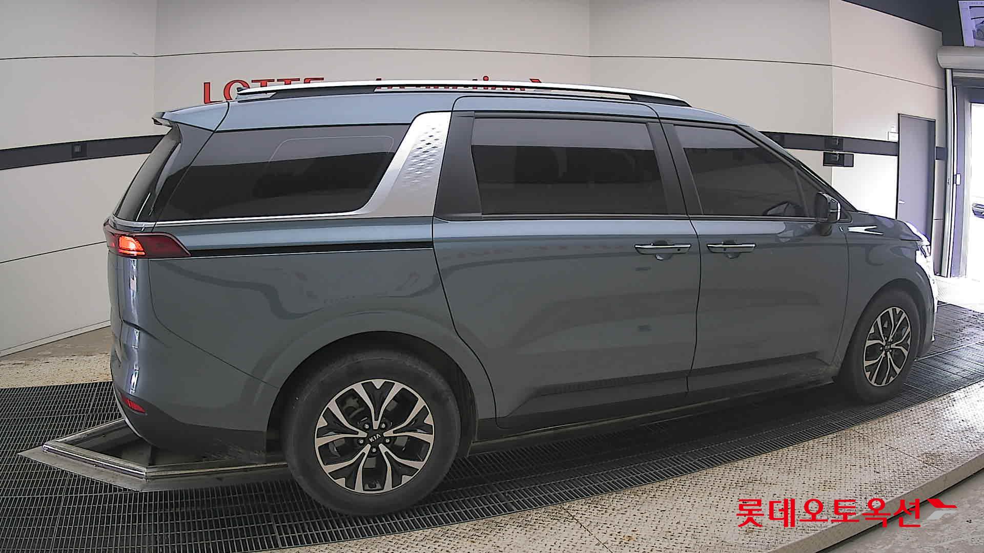 2021 - kia carnival
