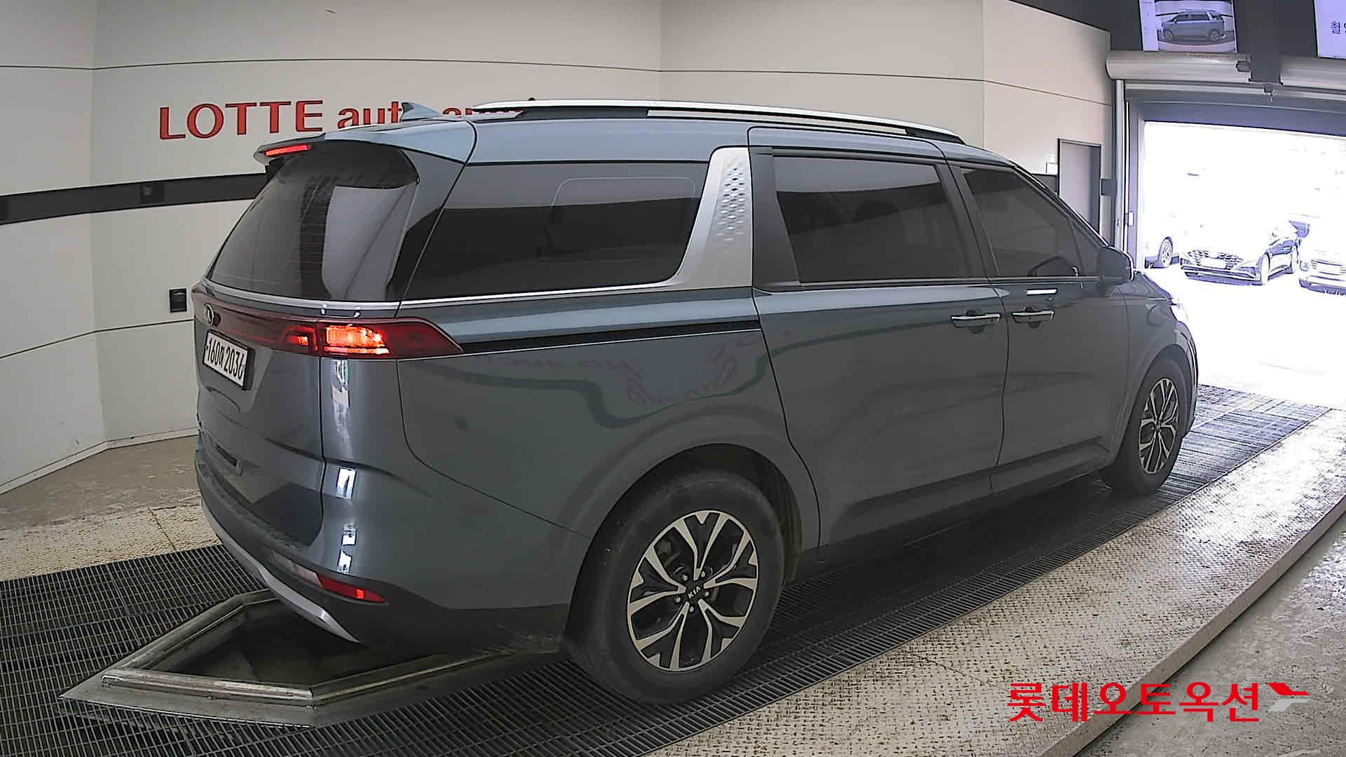 2021 - kia carnival