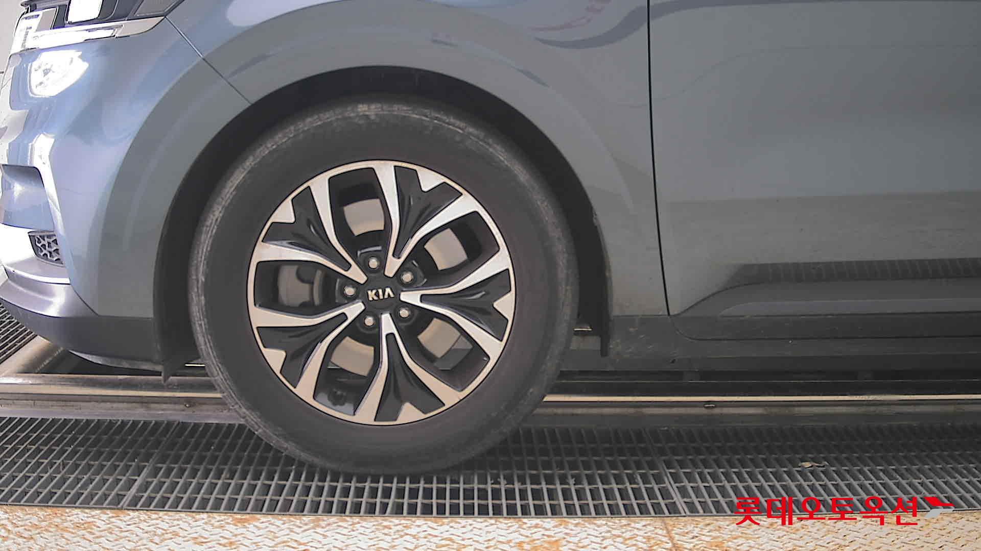 2021 - kia carnival