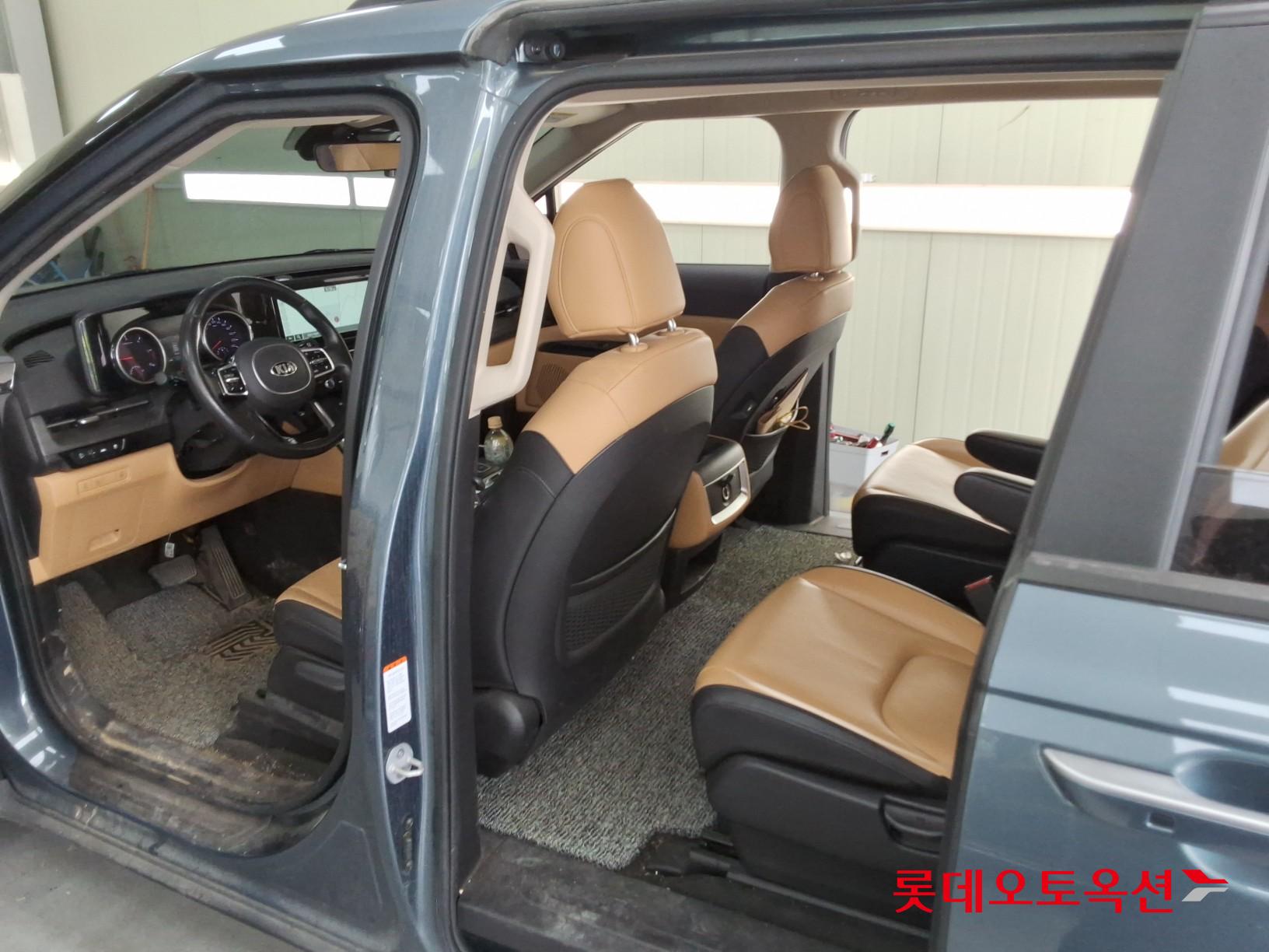 2021 - kia carnival