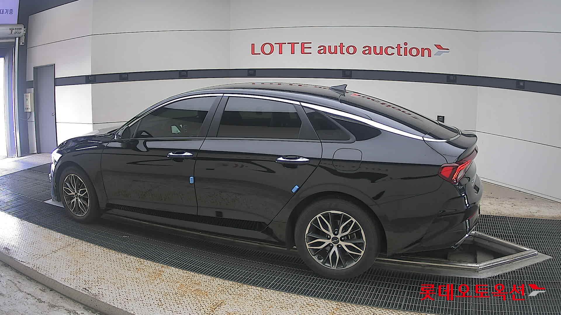 2022 - kia k5