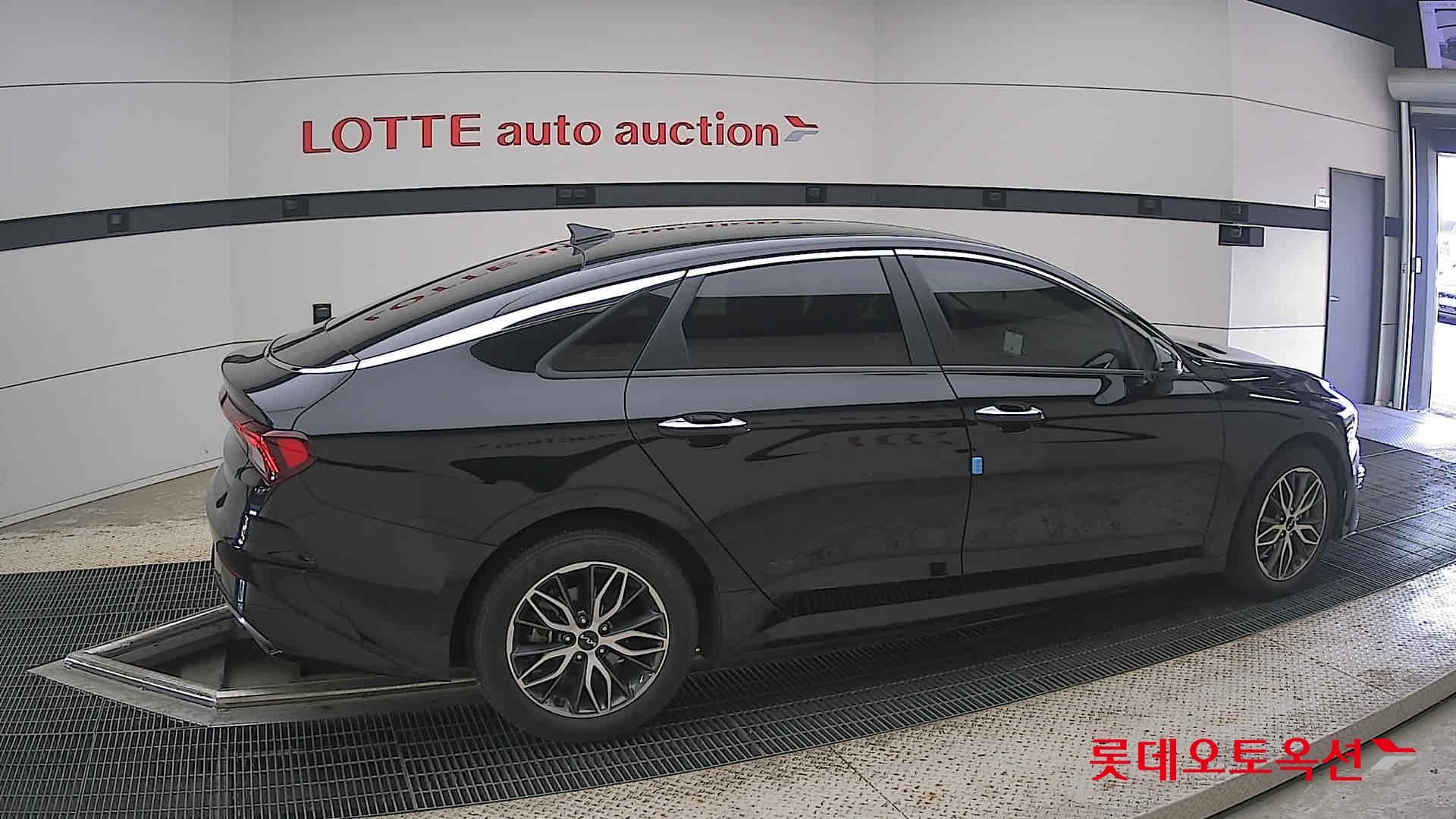 2022 - kia k5