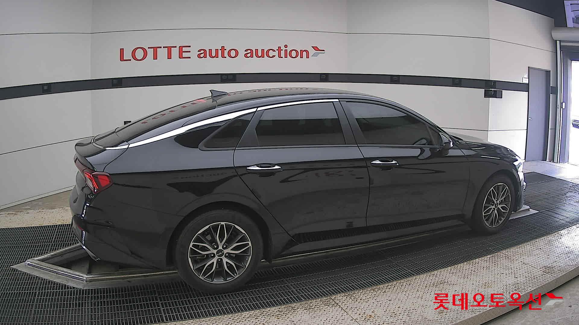 2022 - kia k5