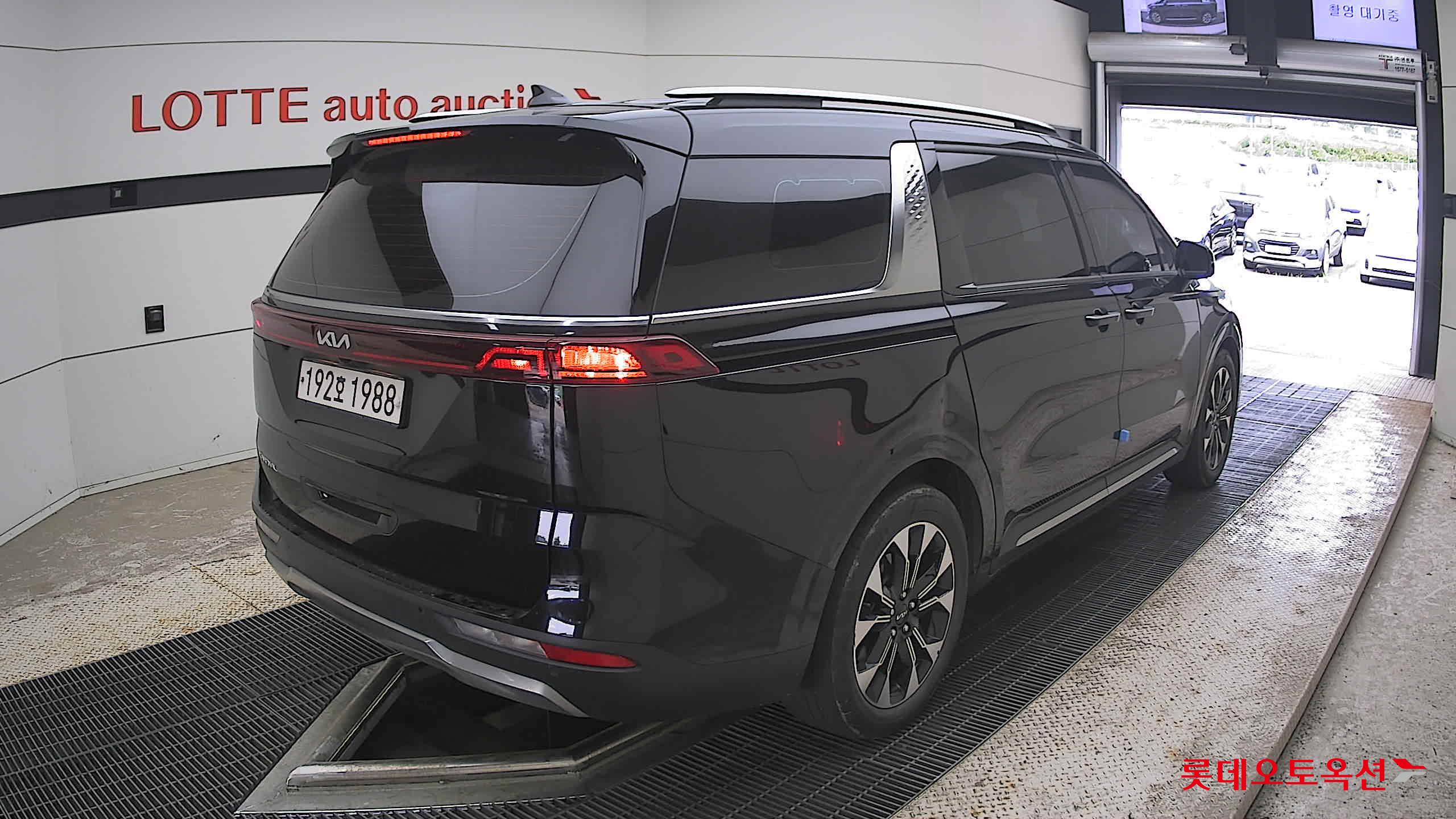 2023 - kia carnival