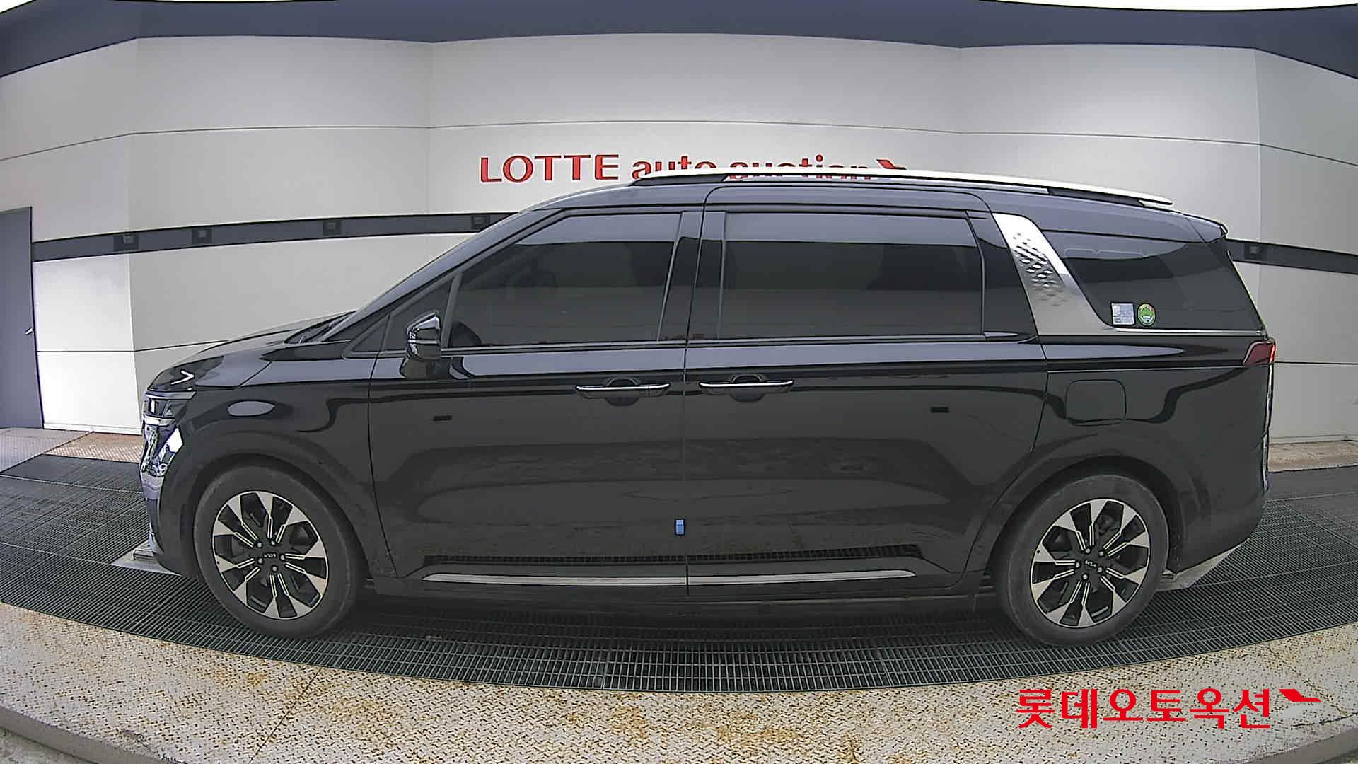 2023 - kia carnival