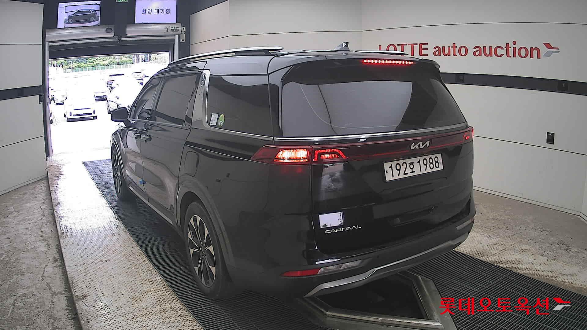 2023 - kia carnival