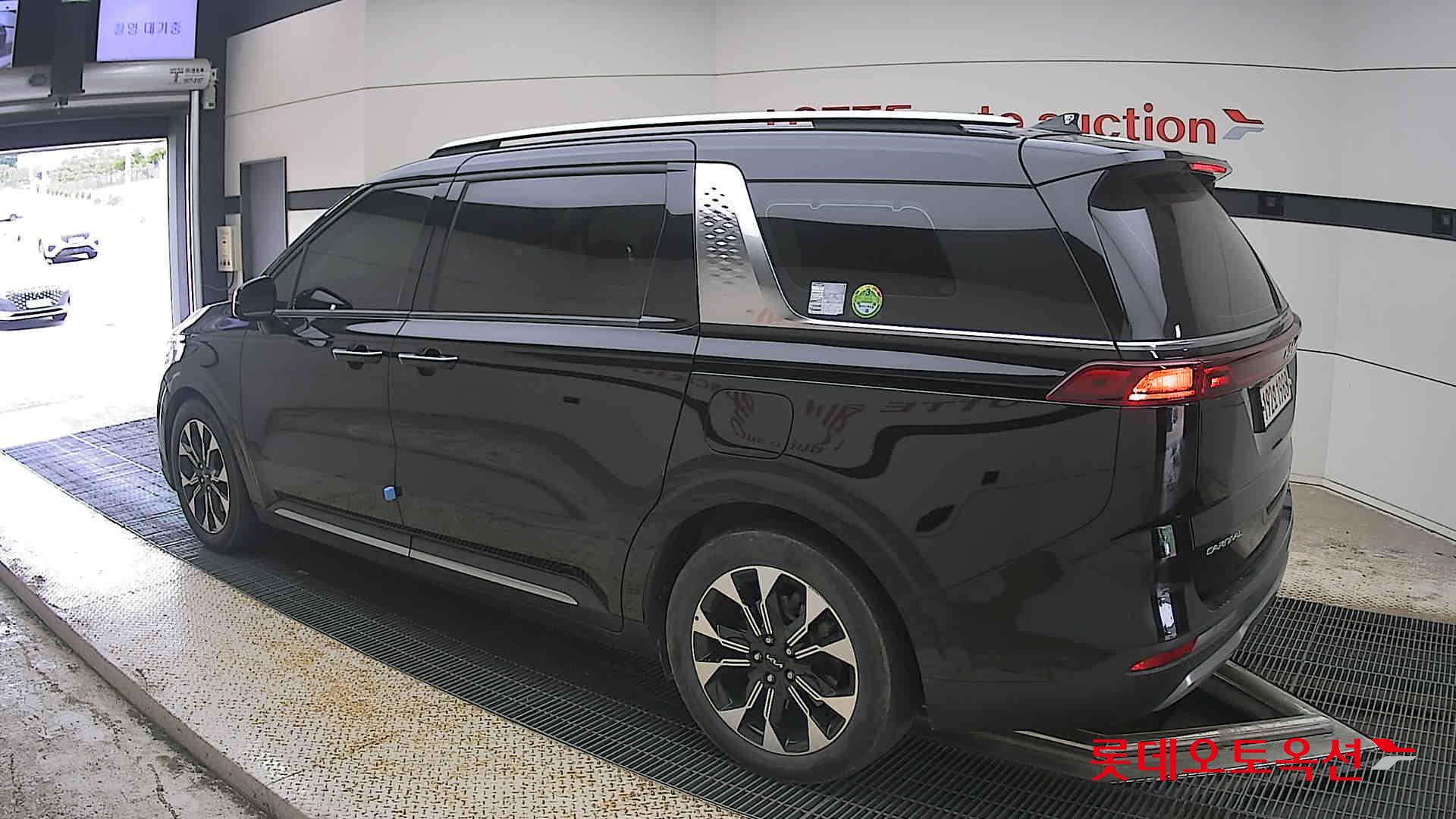2023 - kia carnival