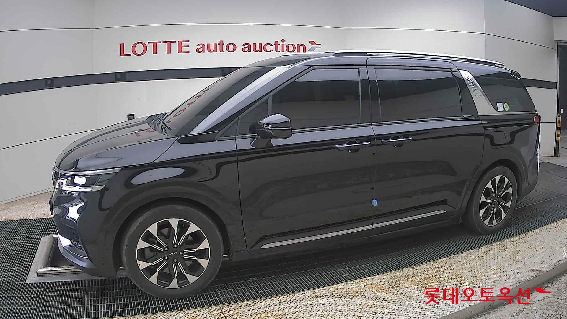2023 - kia carnival
