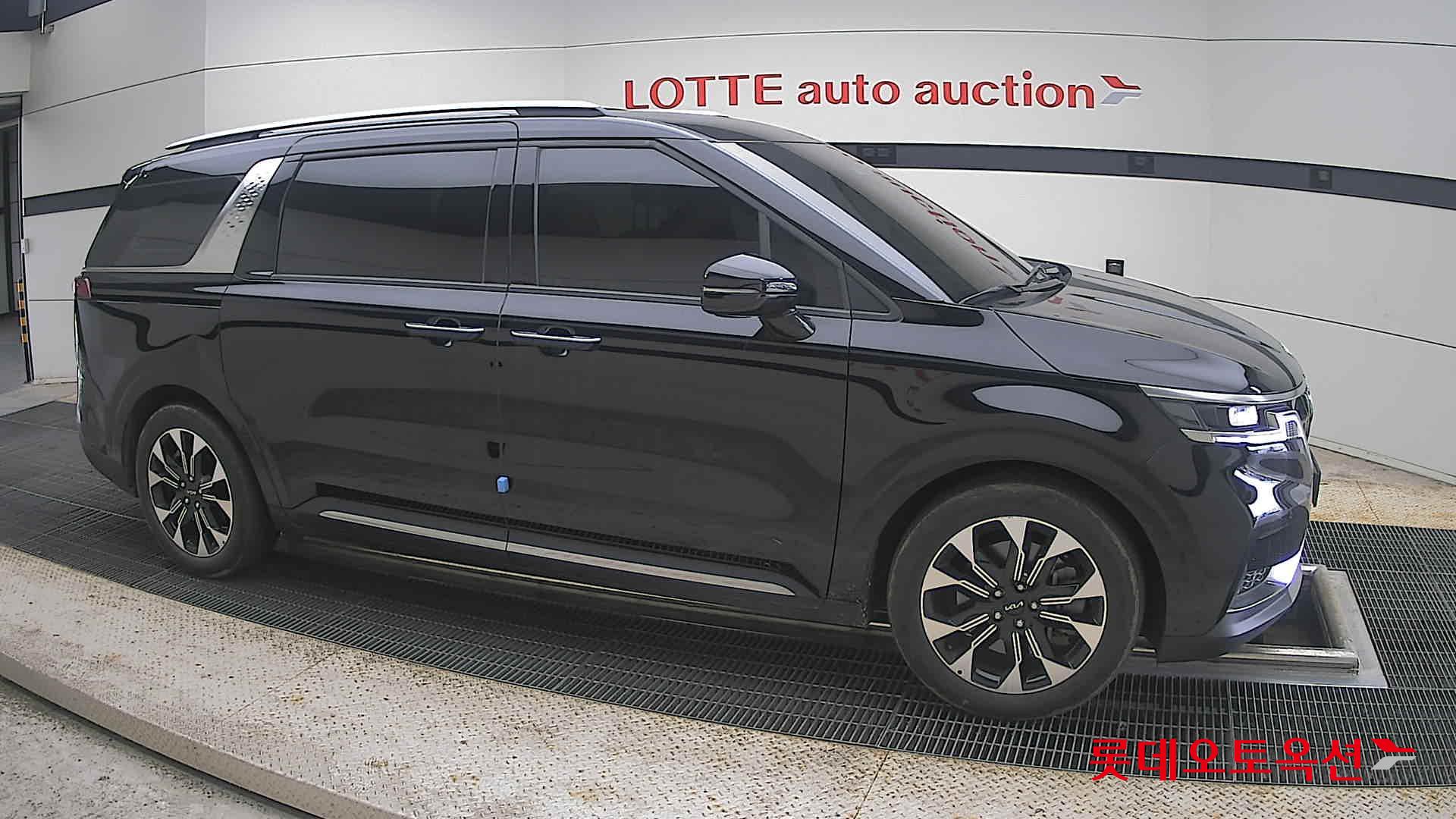 2023 - kia carnival