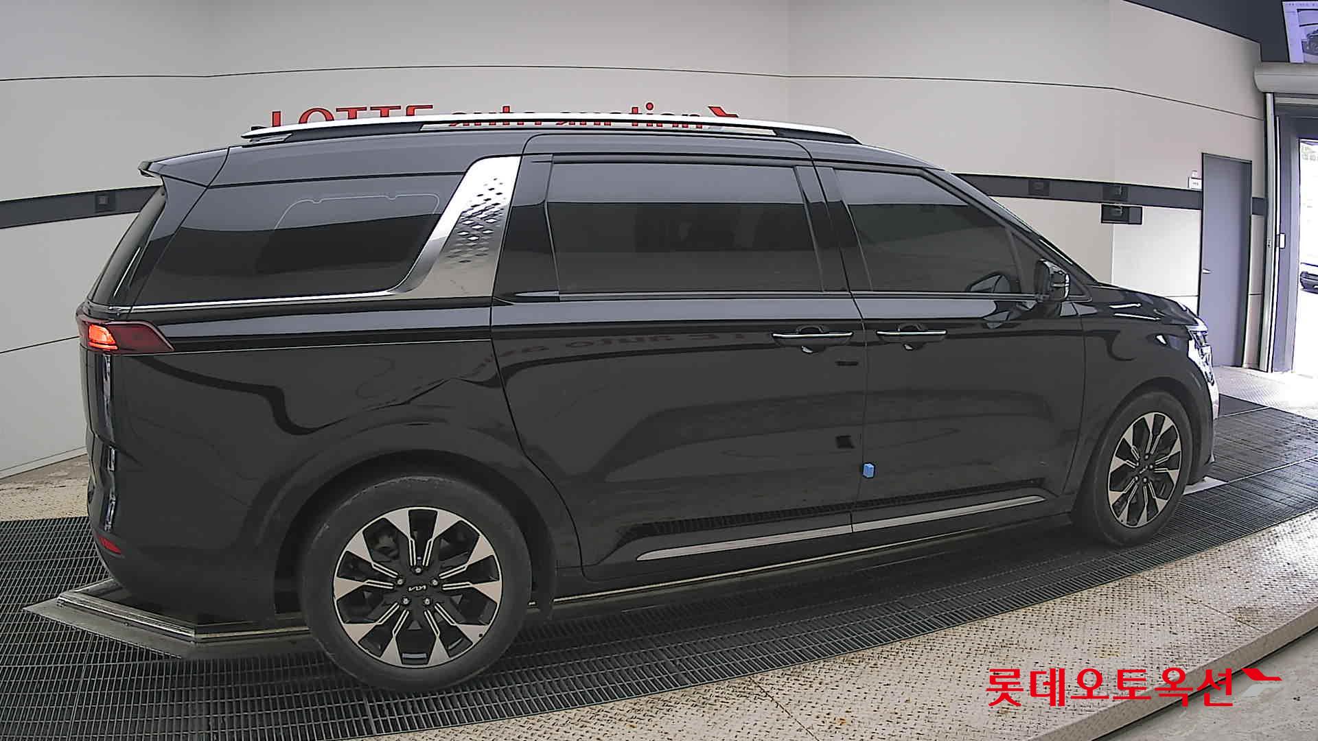2023 - kia carnival
