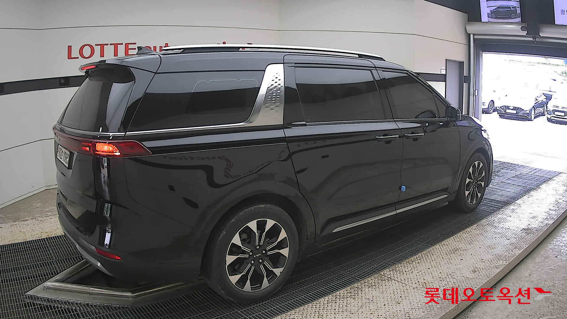2023 - kia carnival
