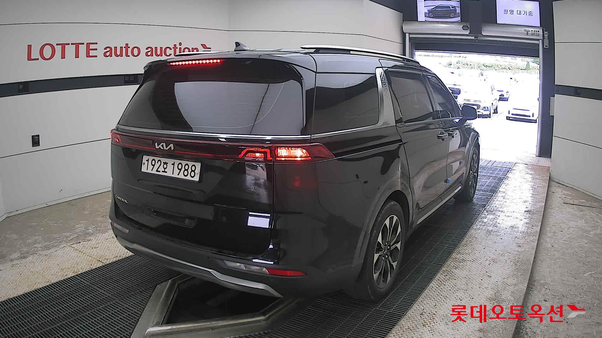 2023 - kia carnival