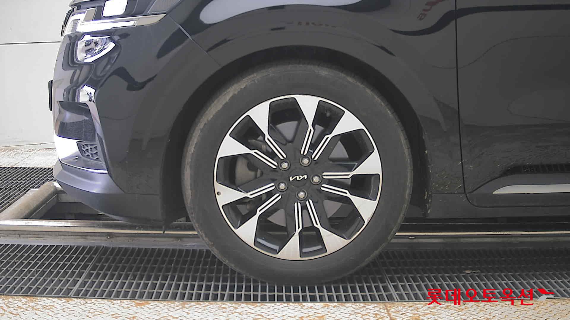 2023 - kia carnival
