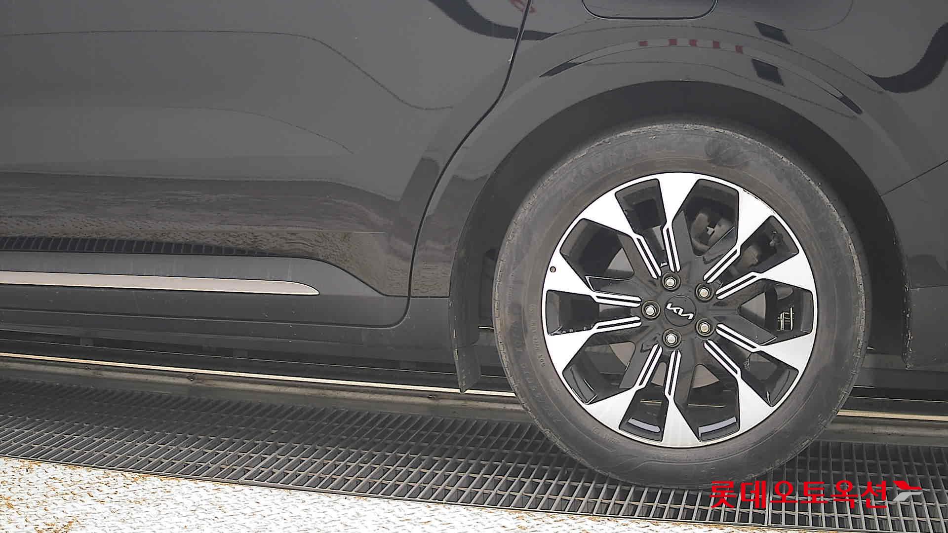 2023 - kia carnival
