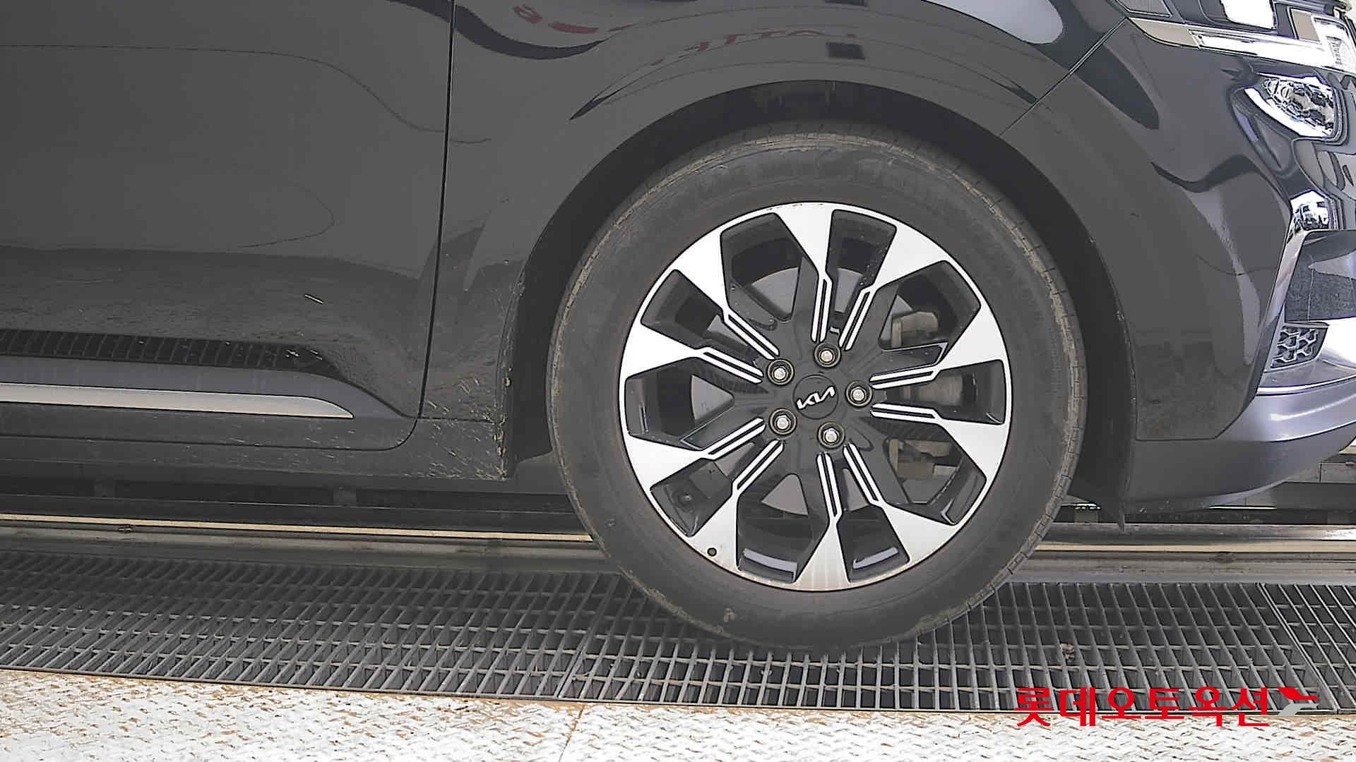 2023 - kia carnival